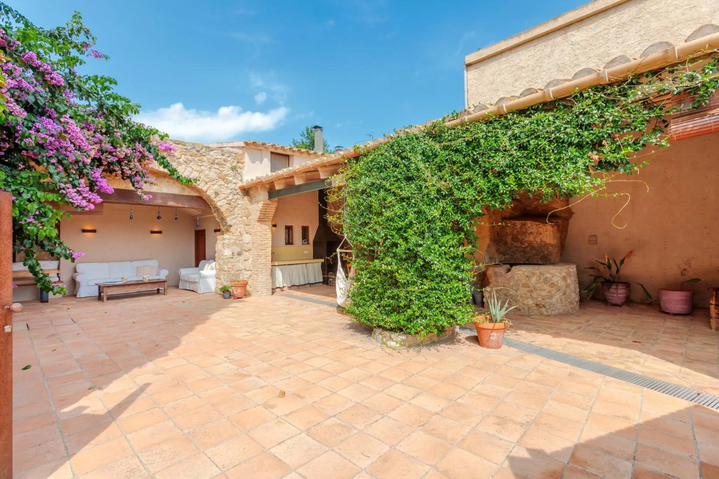 Property building in Flateli Tor