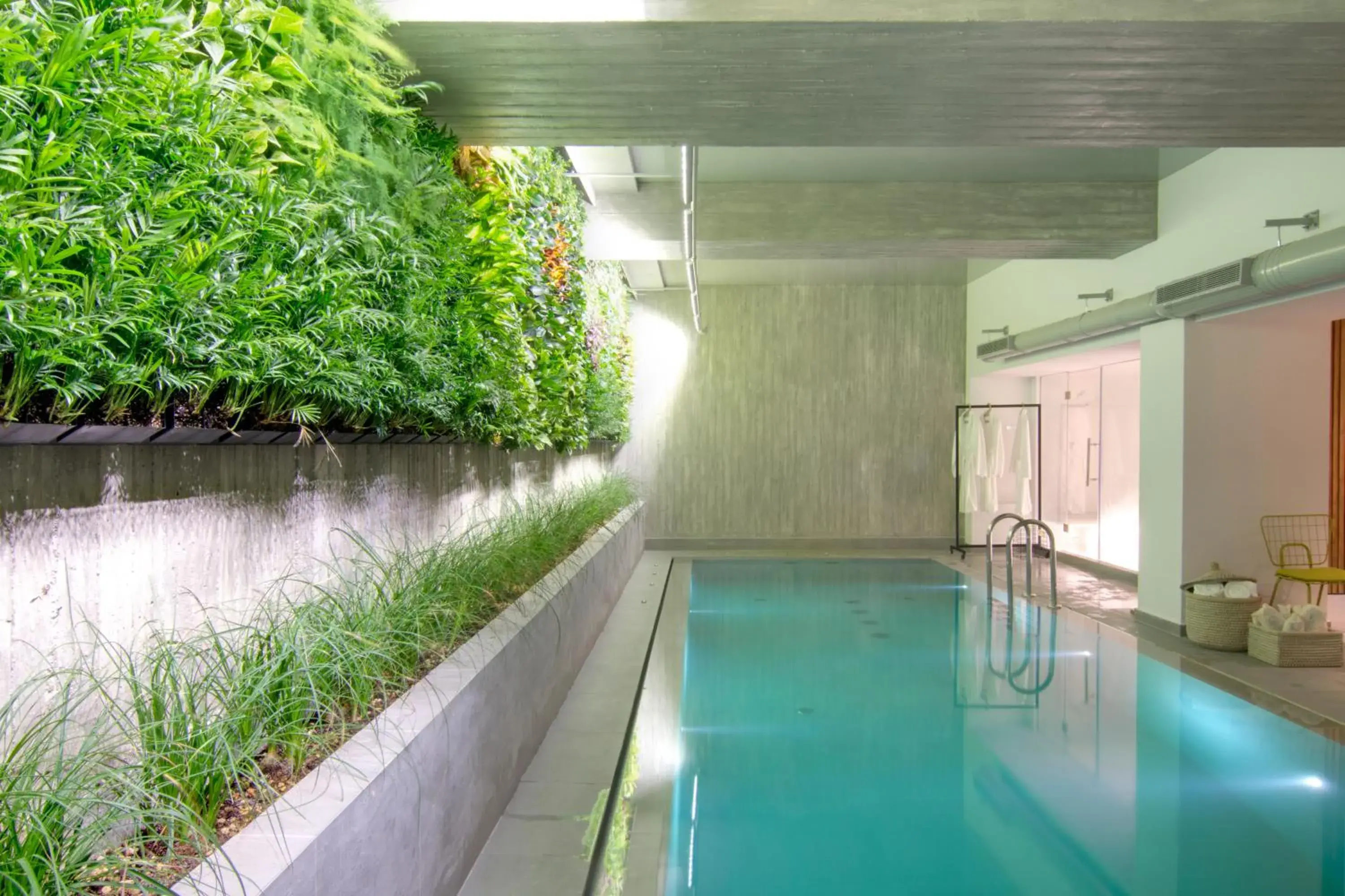 Swimming pool in COCO-MAT Athens Jumelle Swimming pool in COCO-MAT Athens Jumelle