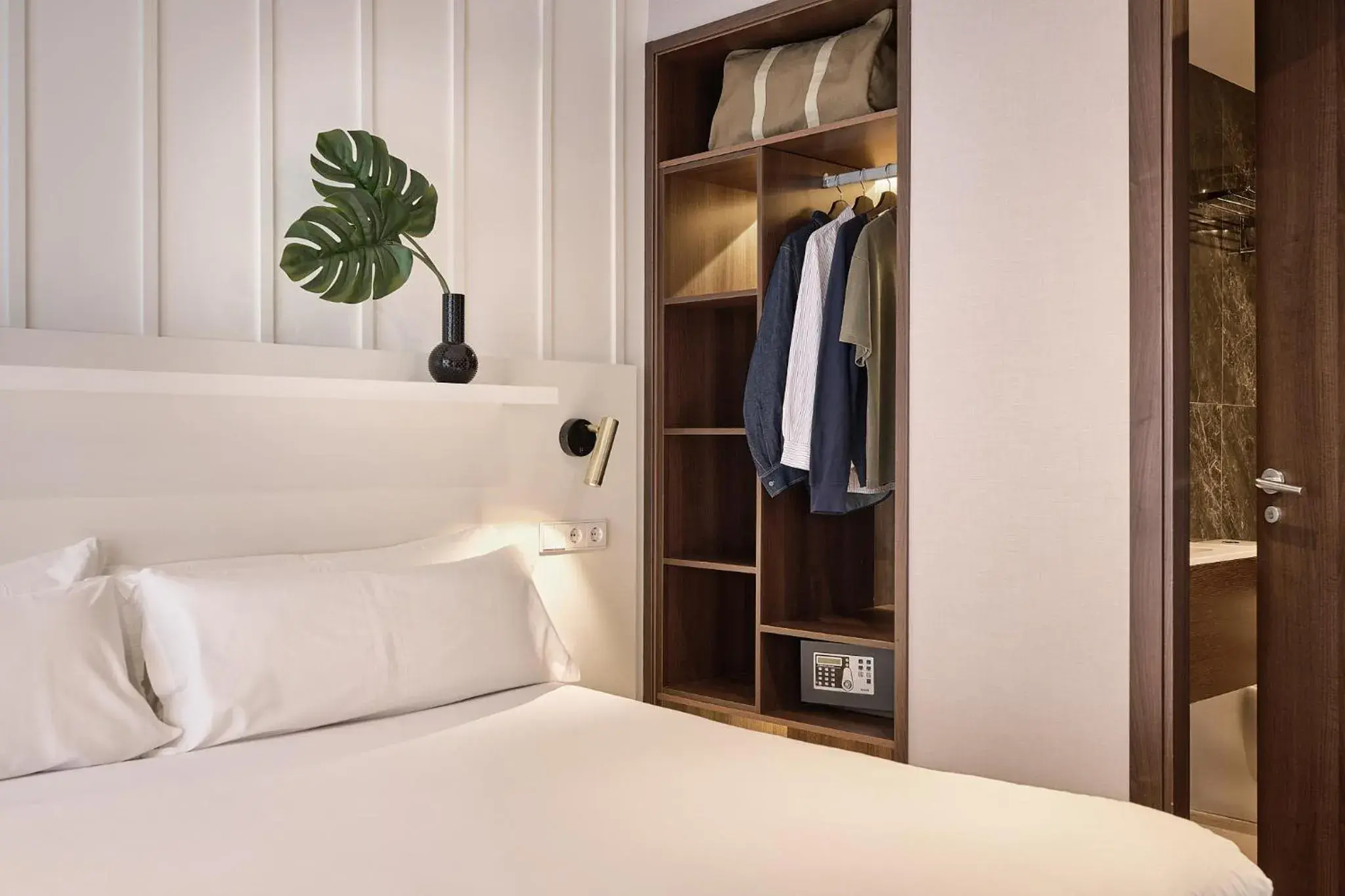 Bed in Ramirez Flats Valencia Bed in Ramirez Flats Valencia