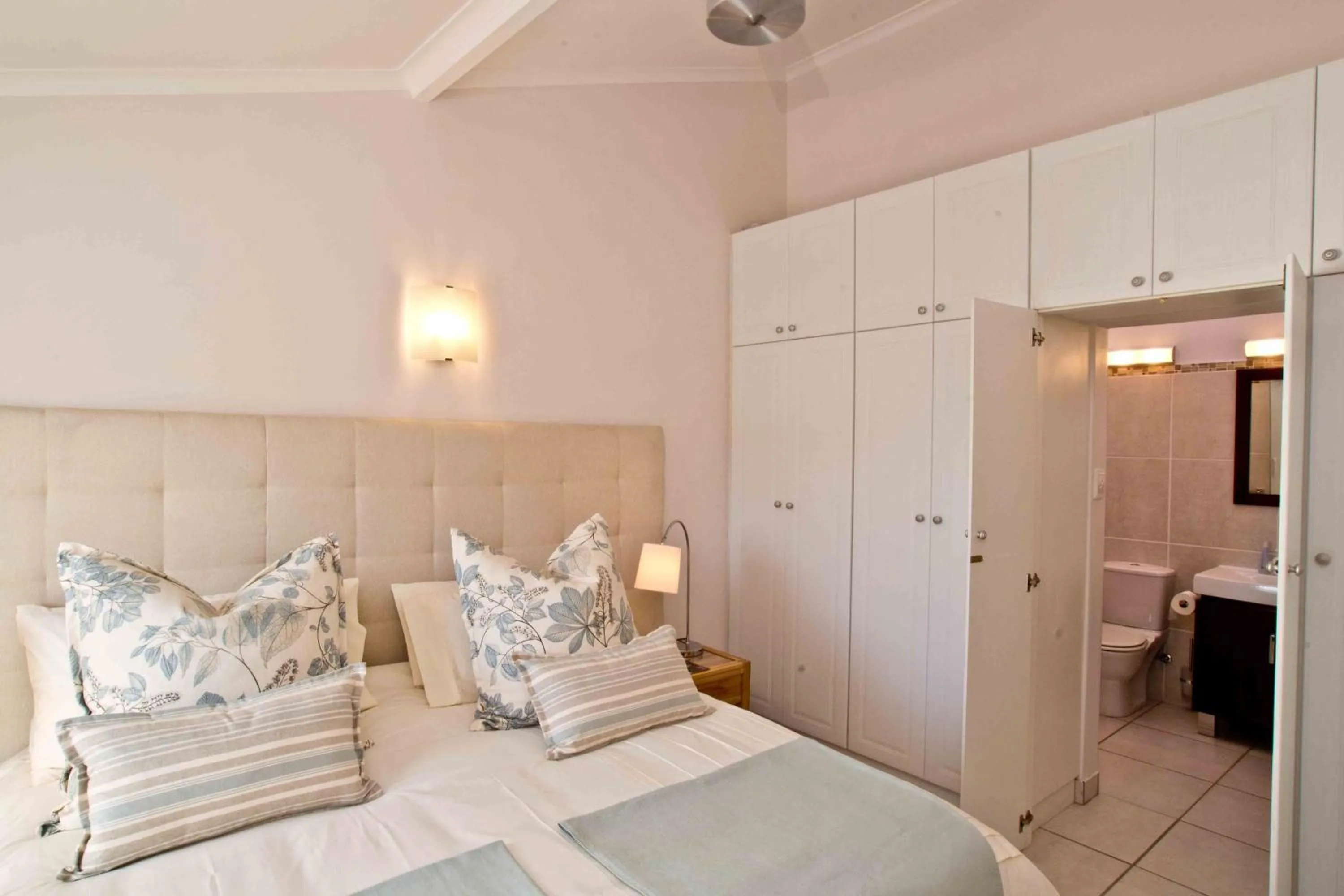 Bedroom, Bed in D3 Sea Lodge - by Stay in Umhlanga