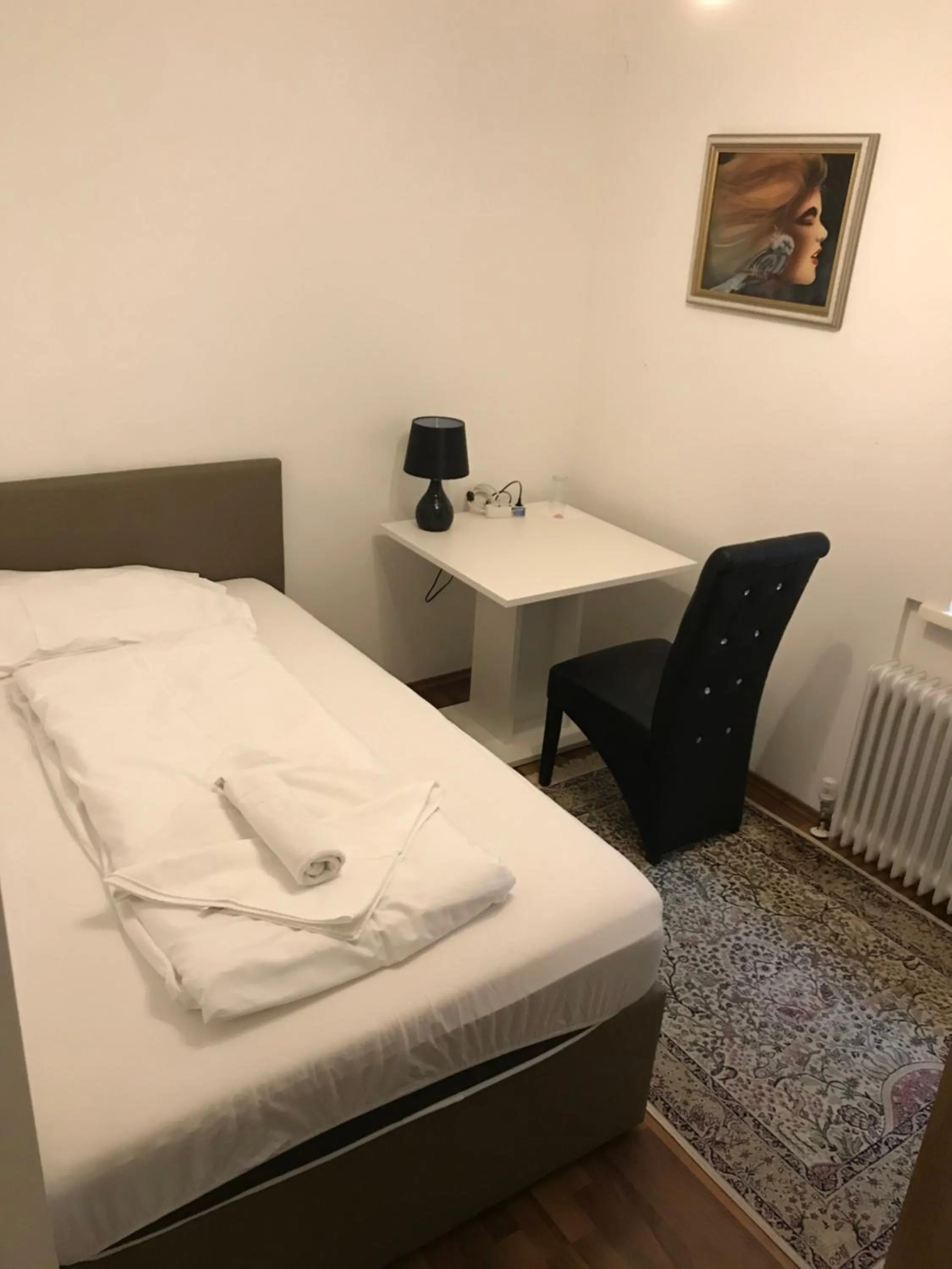 Bed in Hotel-Restaurant zum Donaueck Mauthausen