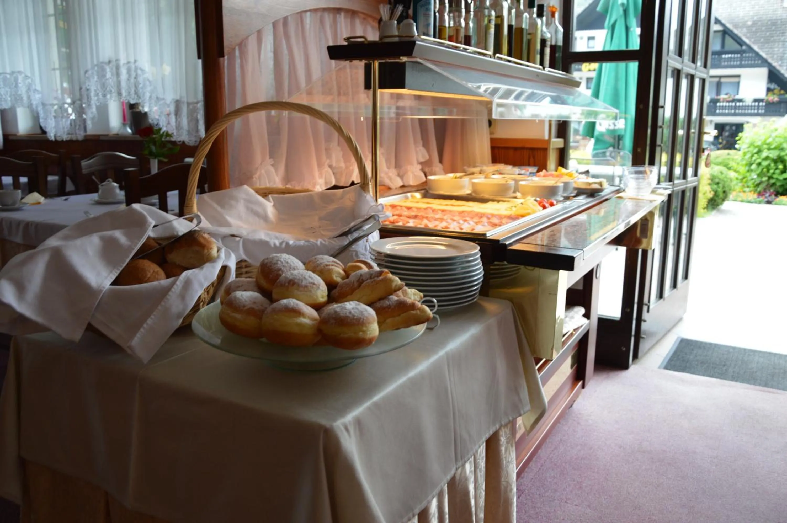 Restaurant/places to eat in Penzion Livada