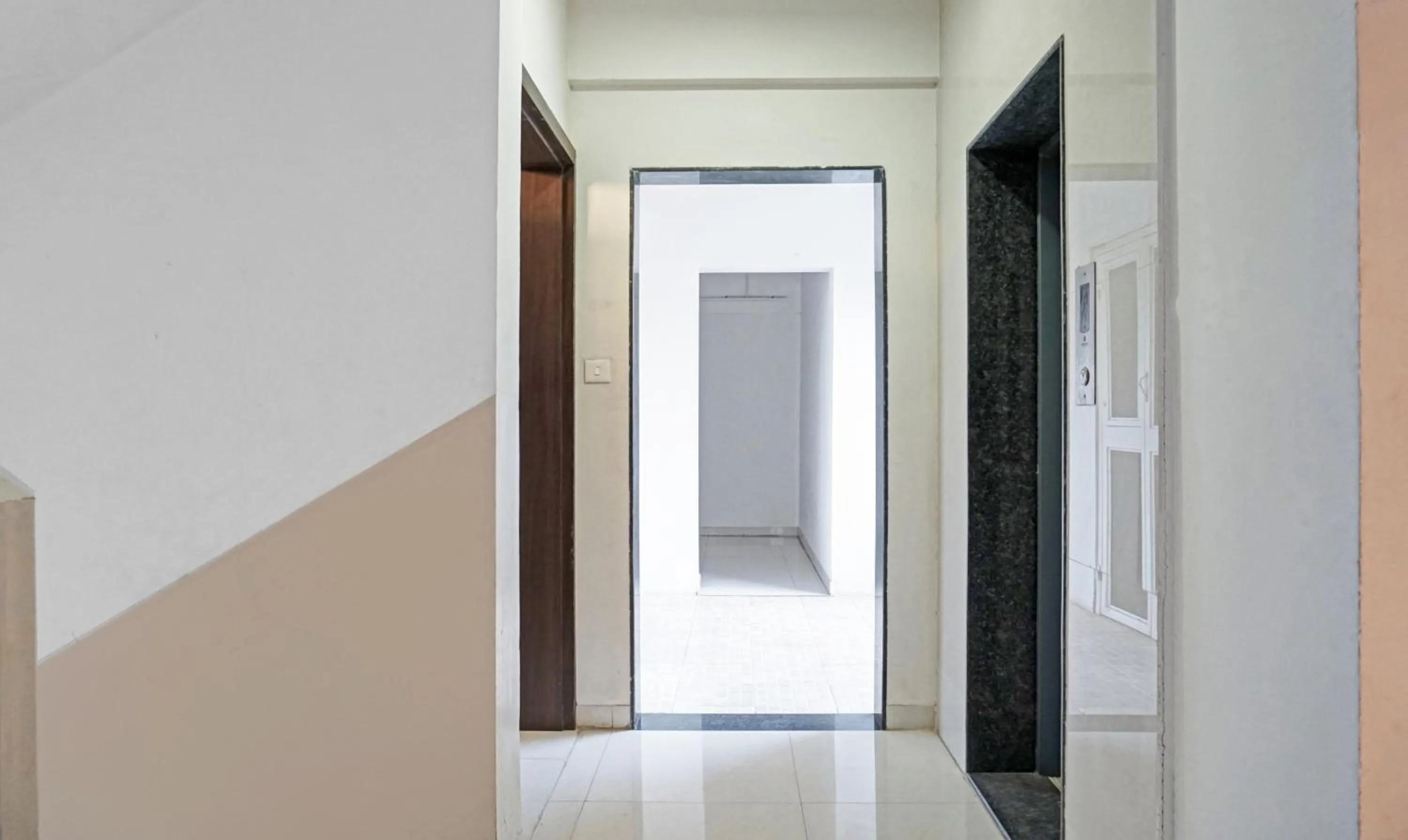 Lobby or reception in Treebo Diamond Residency - DDPK Inn