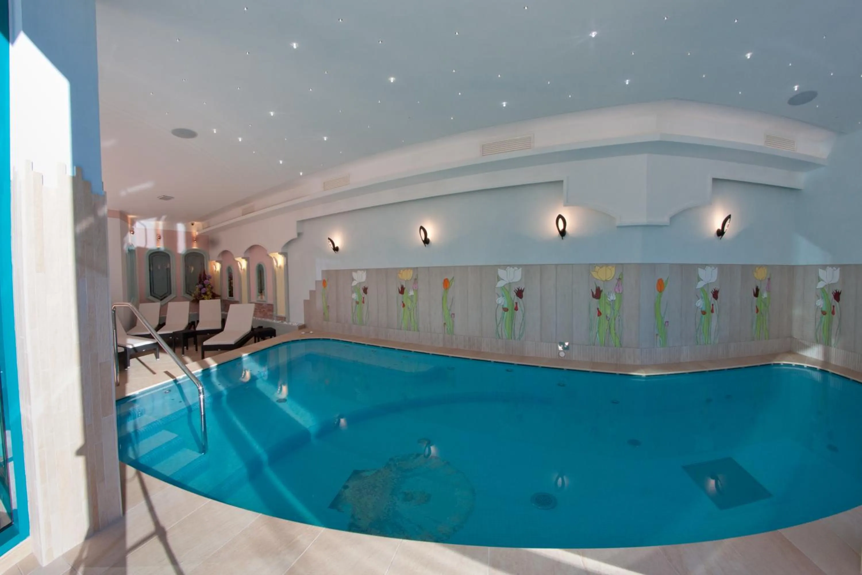 Swimming pool in Hotel Cristallo