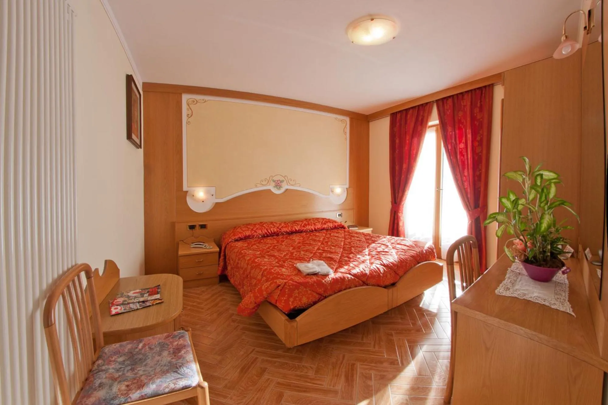 Photo of the whole room, Bed in Hotel Cristallo