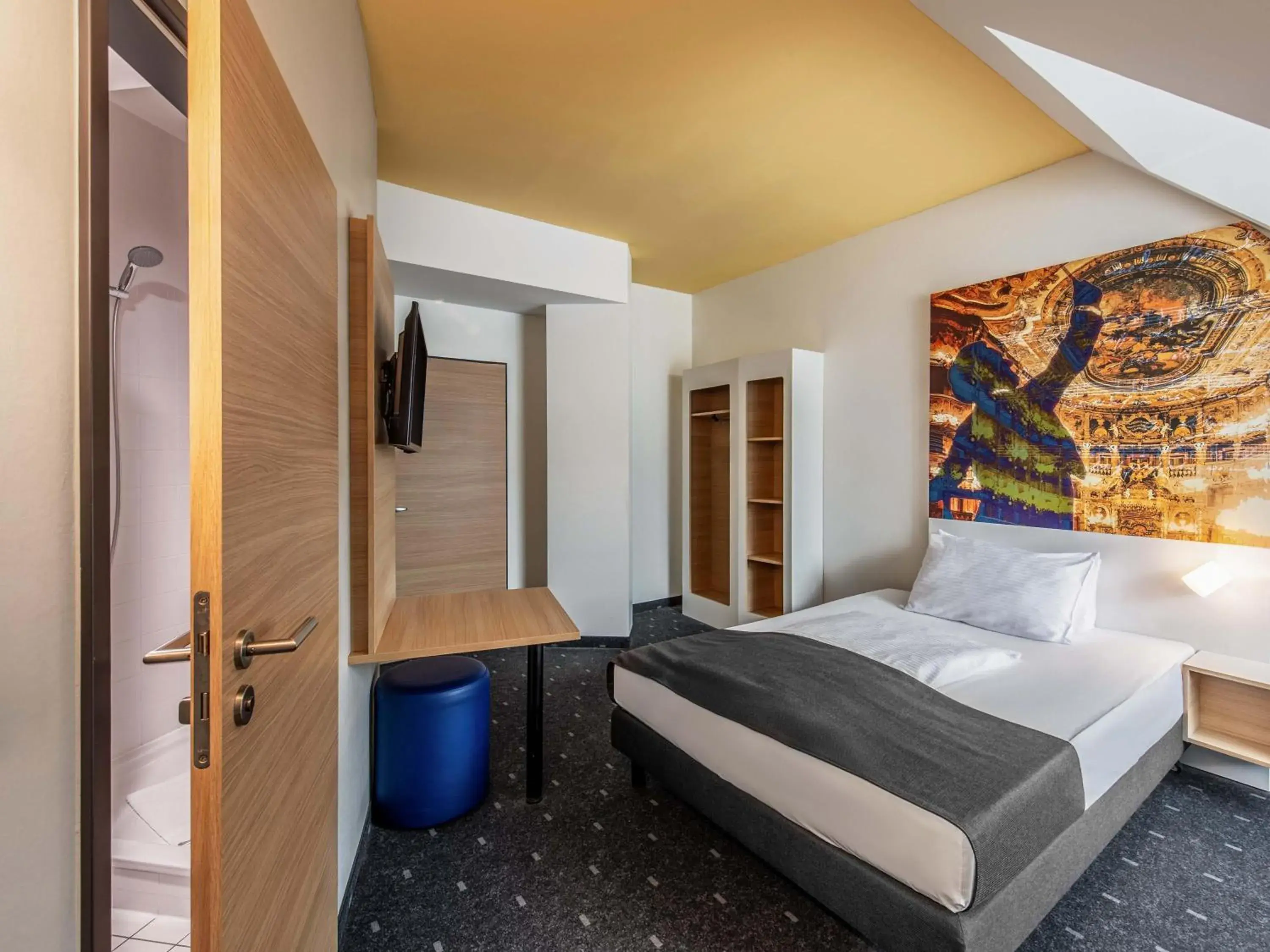 Photo of the whole room, Bed in B&B Hotel Bayreuth Photo of the whole room, Bed in B&B Hotel Bayreuth