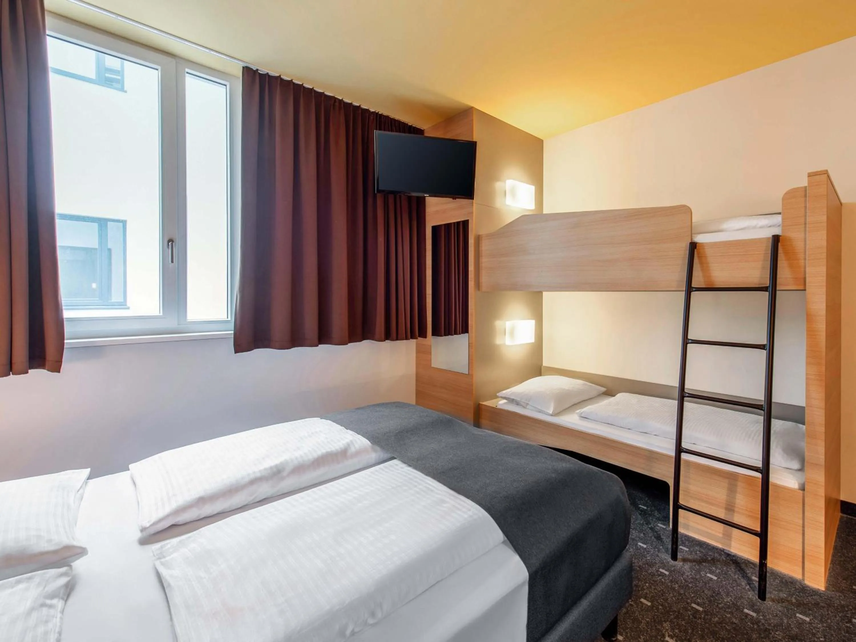 Photo of the whole room, Bed in B&B Hotel Bayreuth