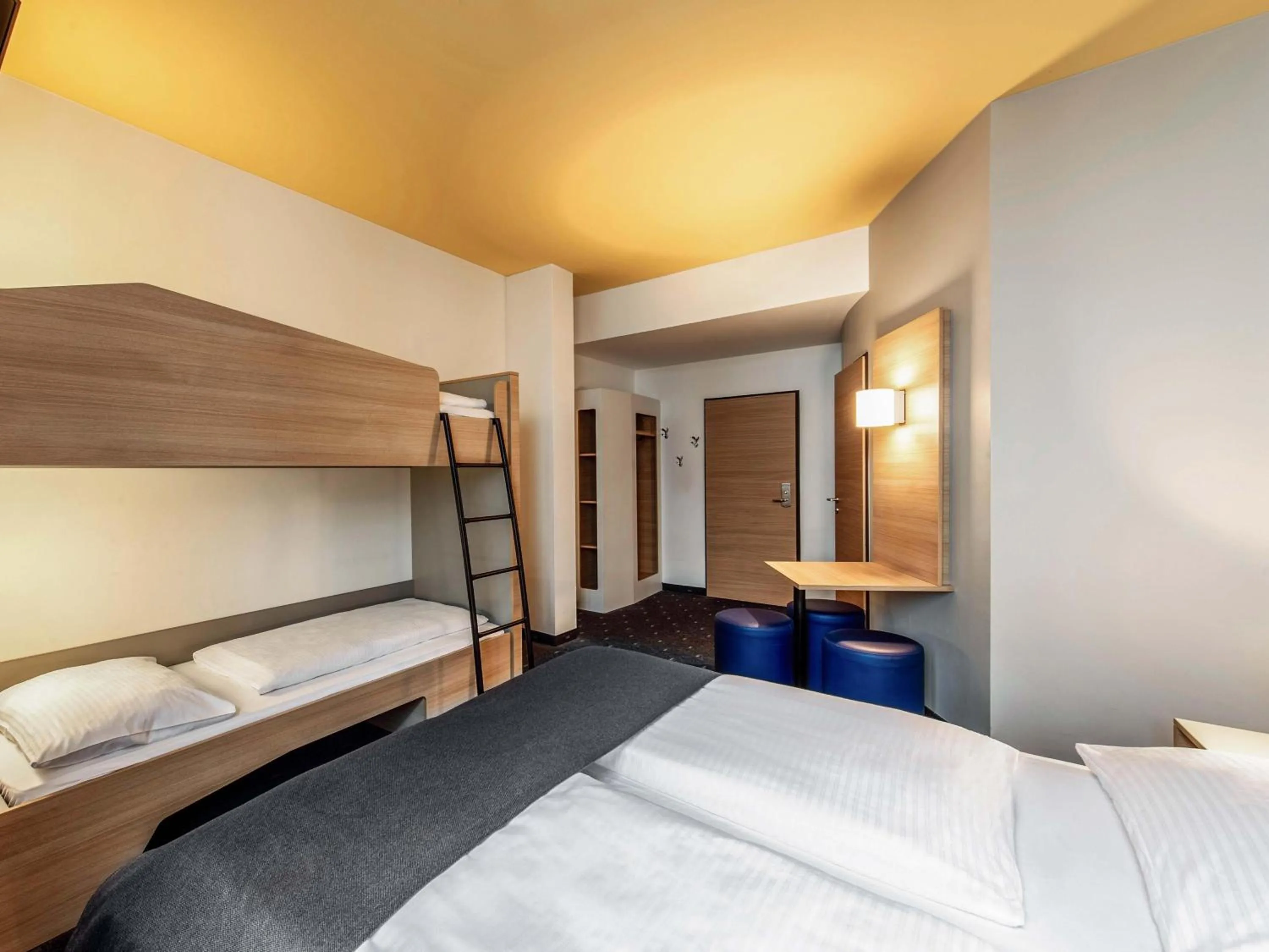 Photo of the whole room, Bed in B&B Hotel Bayreuth