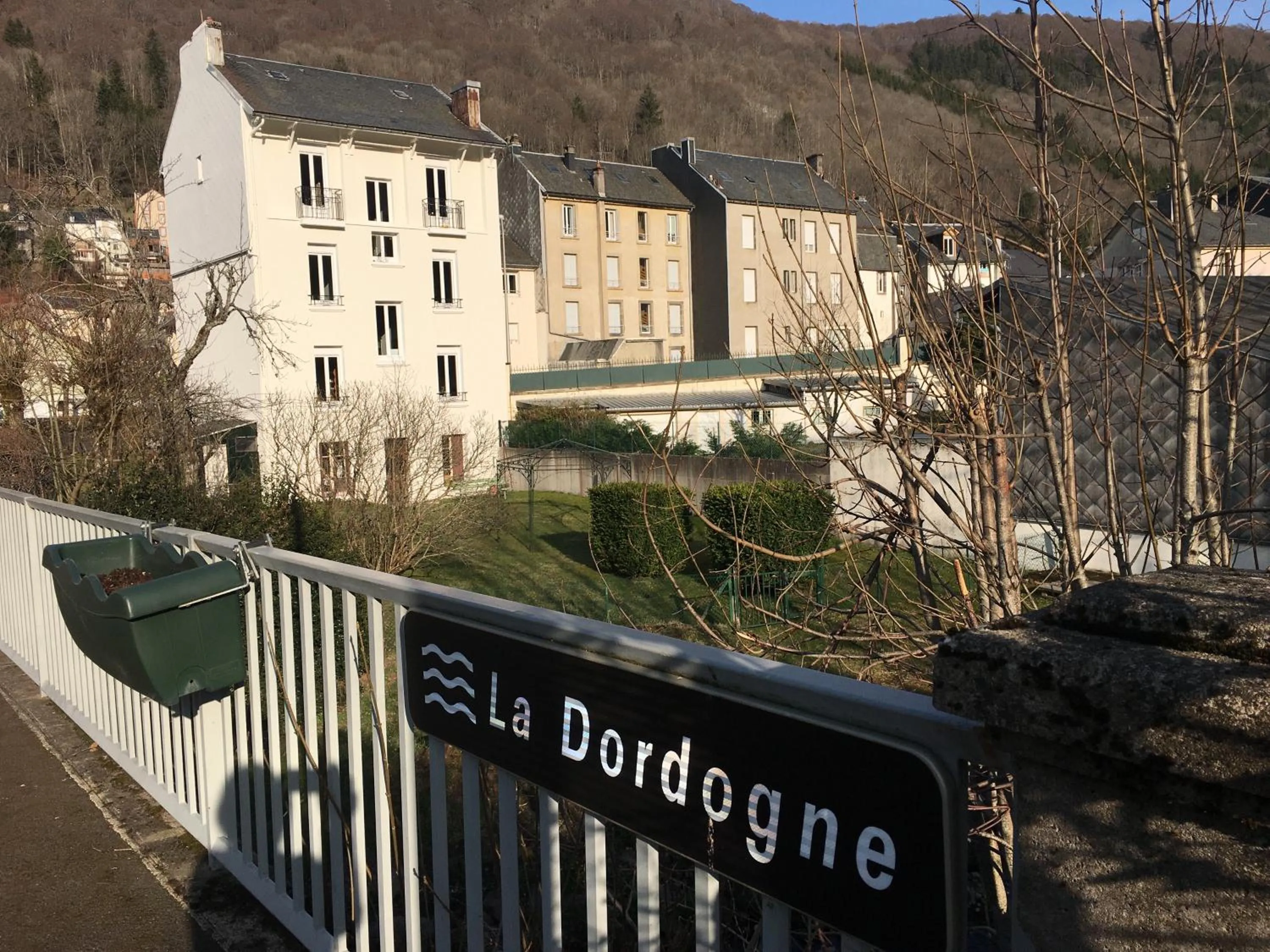 Property building in Les Montagnettes