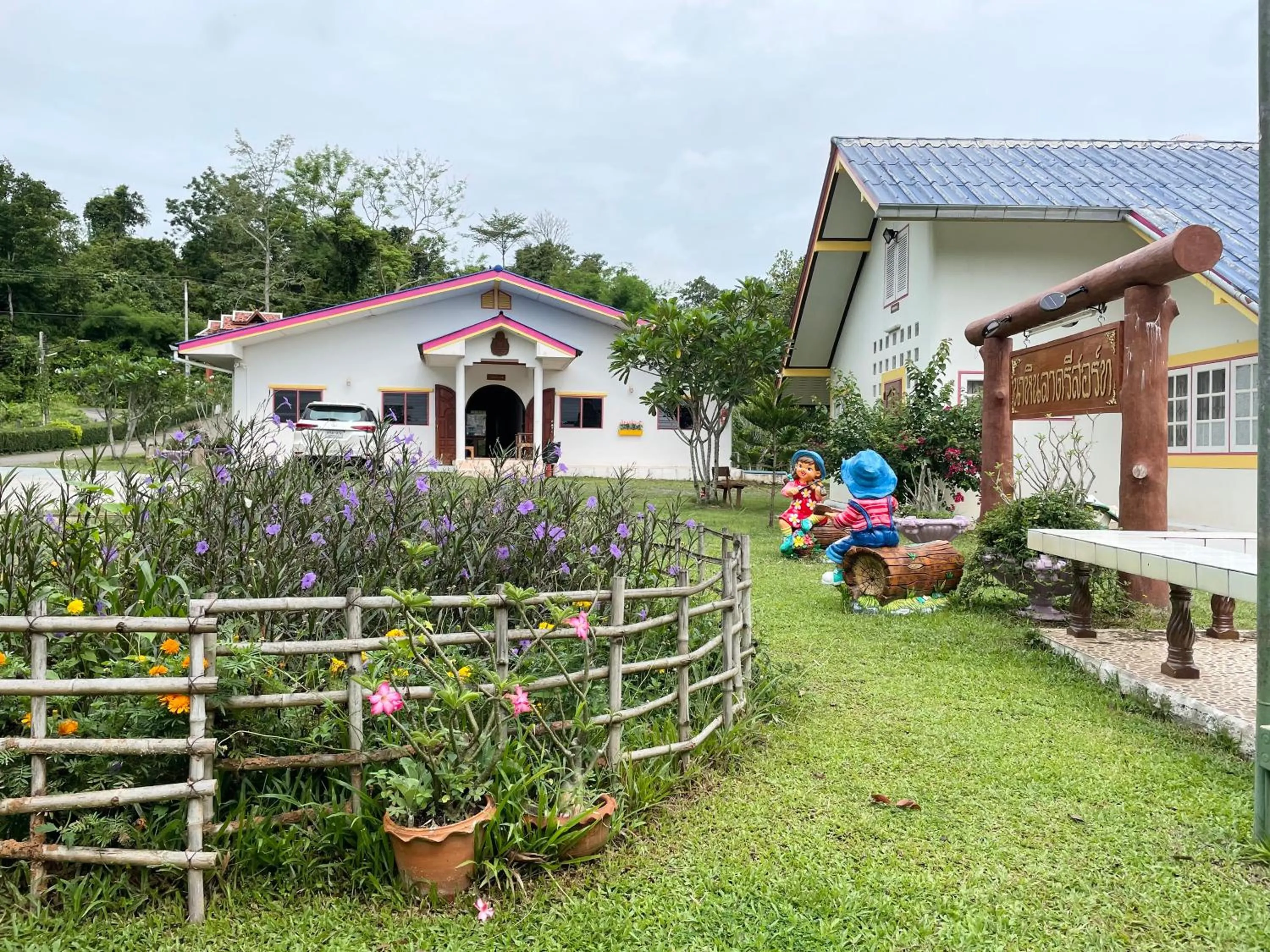 Garden in นาหินลาดรีสอร์ท Nahinlad Resort