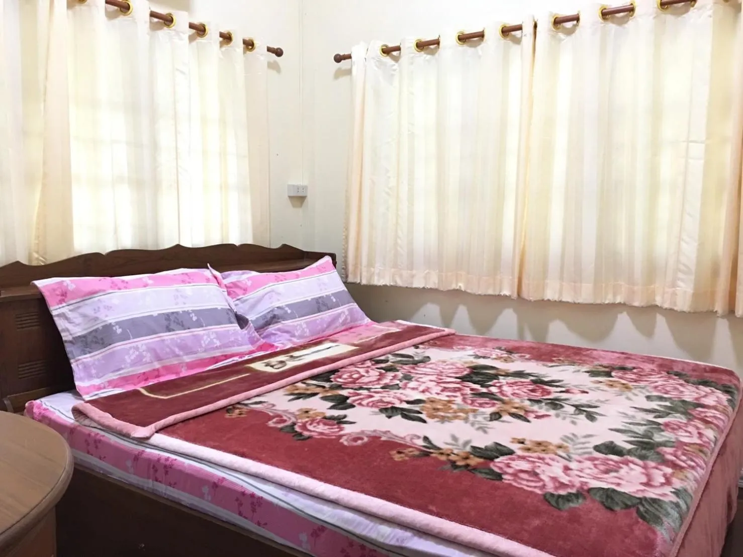 Bed in นาหินลาดรีสอร์ท Nahinlad Resort