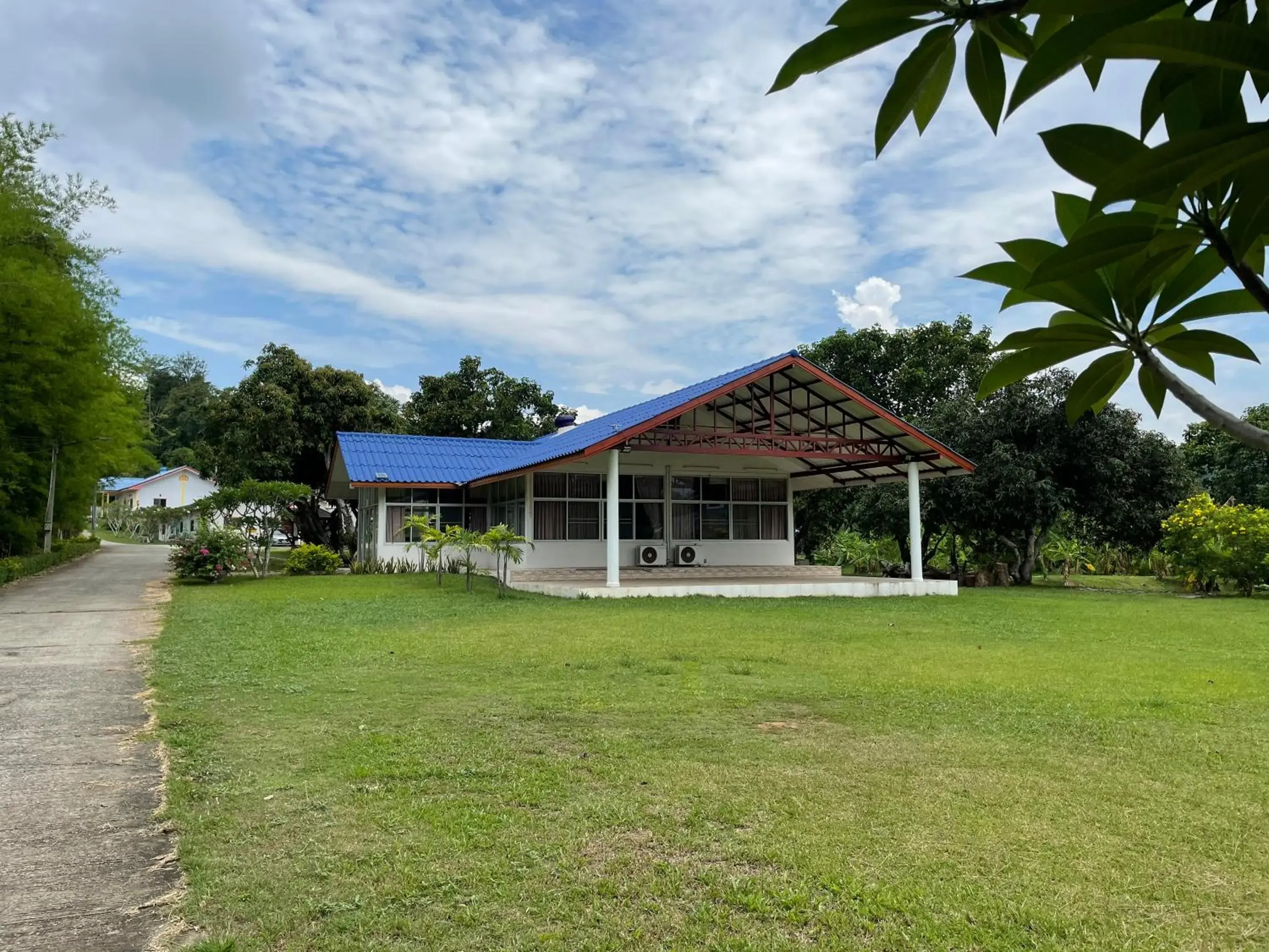 Garden view in นาหินลาดรีสอร์ท Nahinlad Resort Garden view in นาหินลาดรีสอร์ท Nahinlad Resort