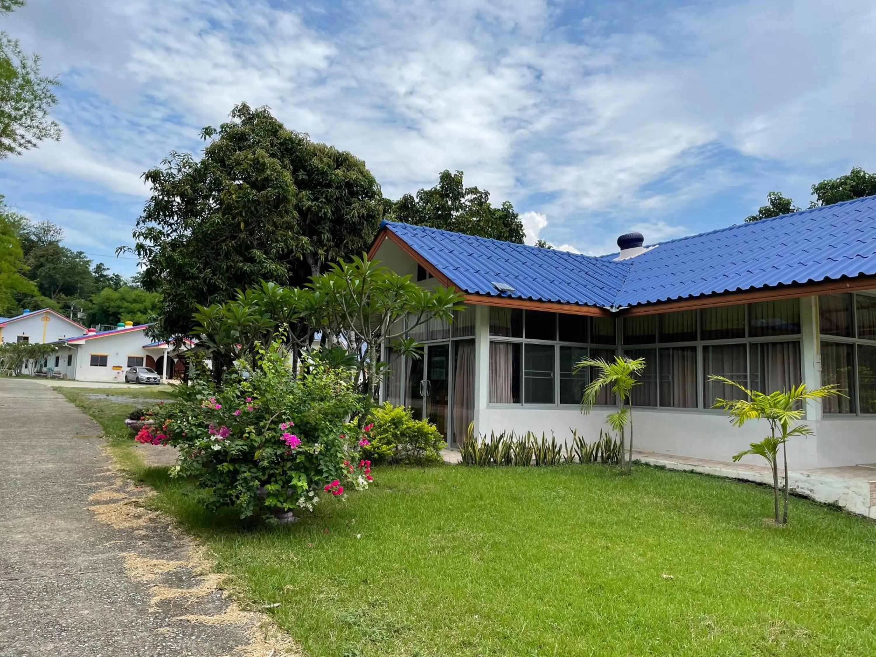 Garden in นาหินลาดรีสอร์ท Nahinlad Resort