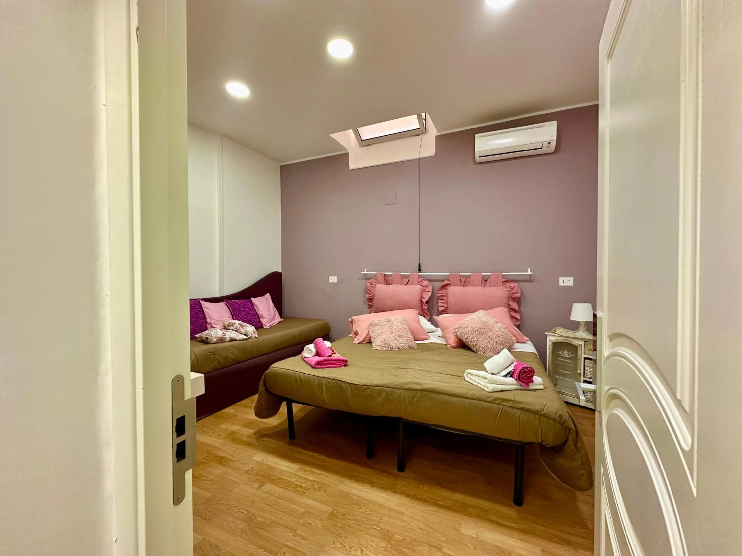 Photo of the whole room in Sweet Dreams Napoli