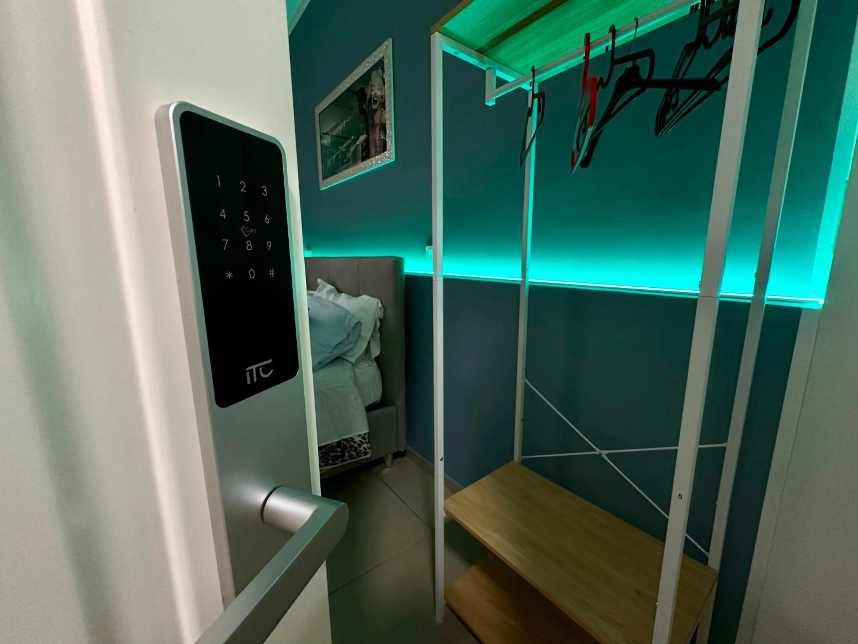 wardrobe in Sweet Dreams Napoli