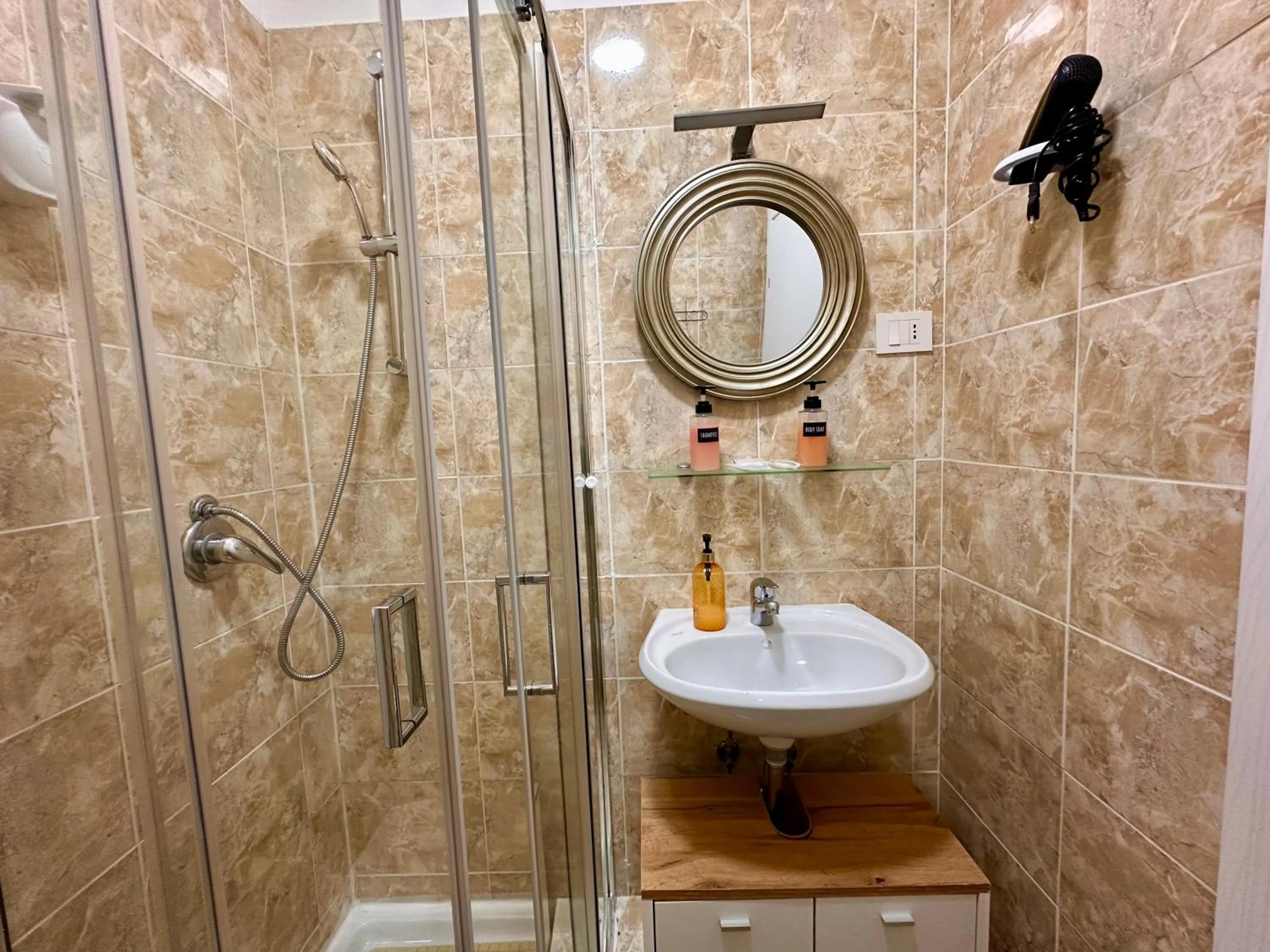 Shower in Sweet Dreams Napoli