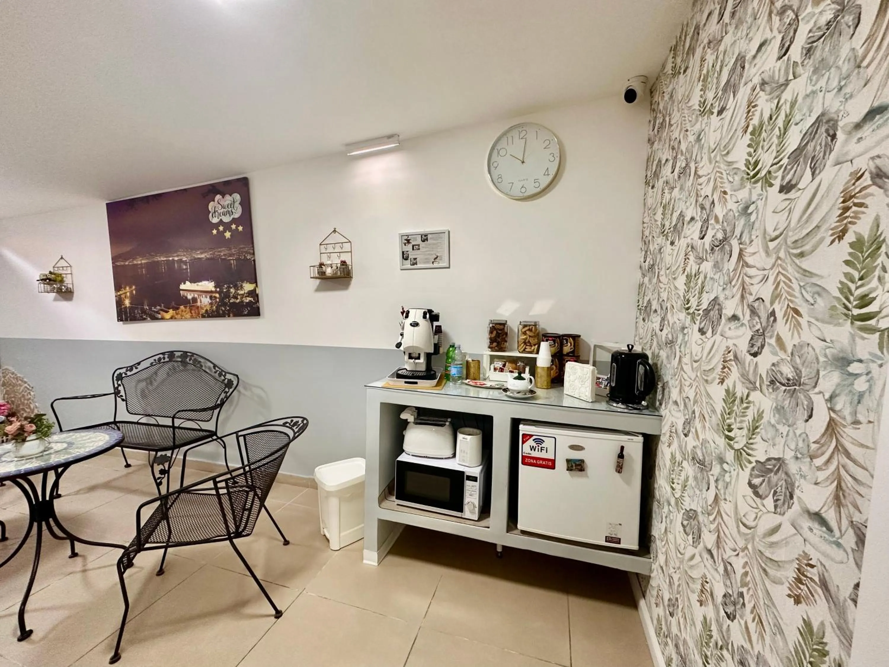 Coffee/tea facilities in Sweet Dreams Napoli