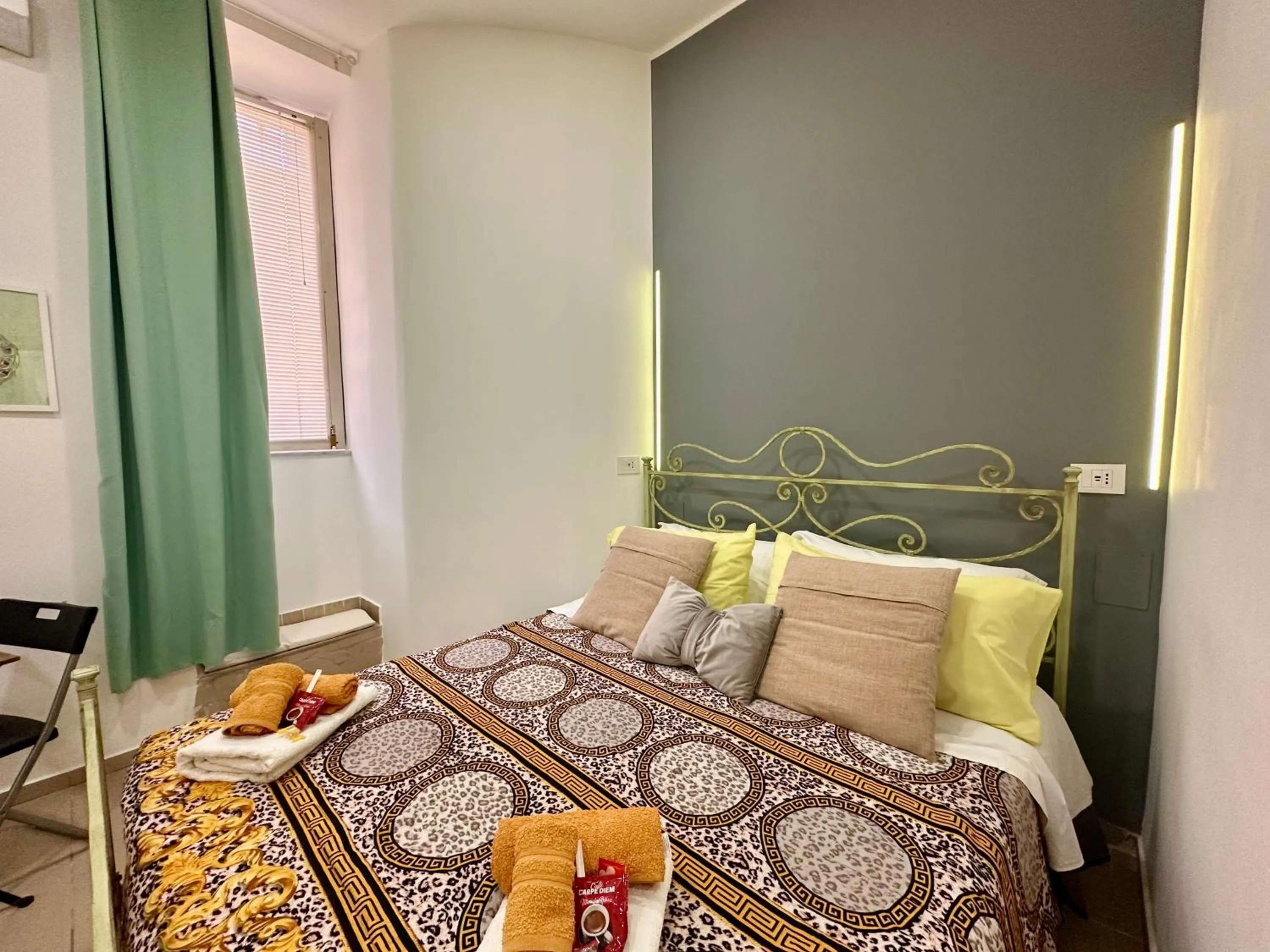 Bed in Sweet Dreams Napoli