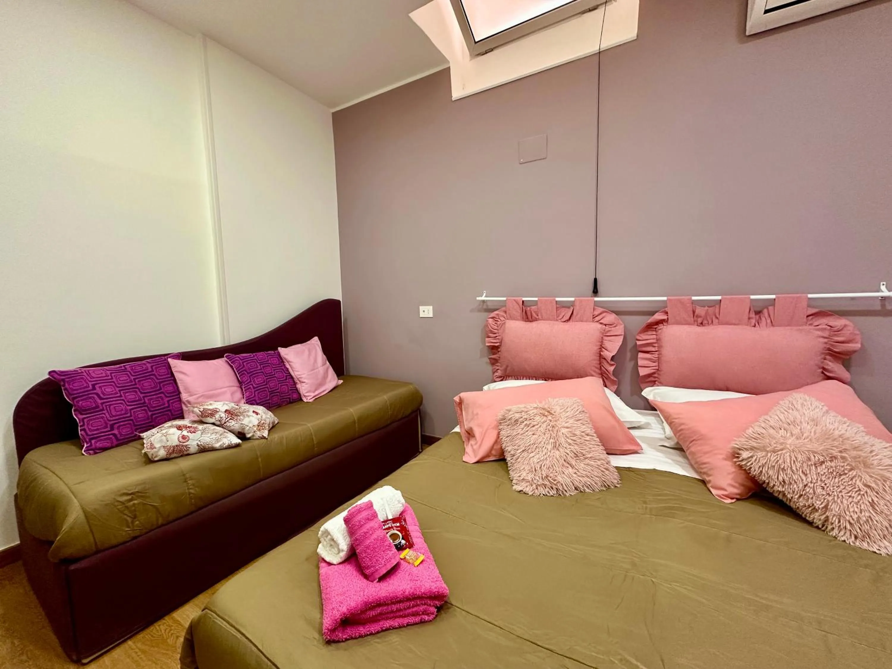 Bed in Sweet Dreams Napoli