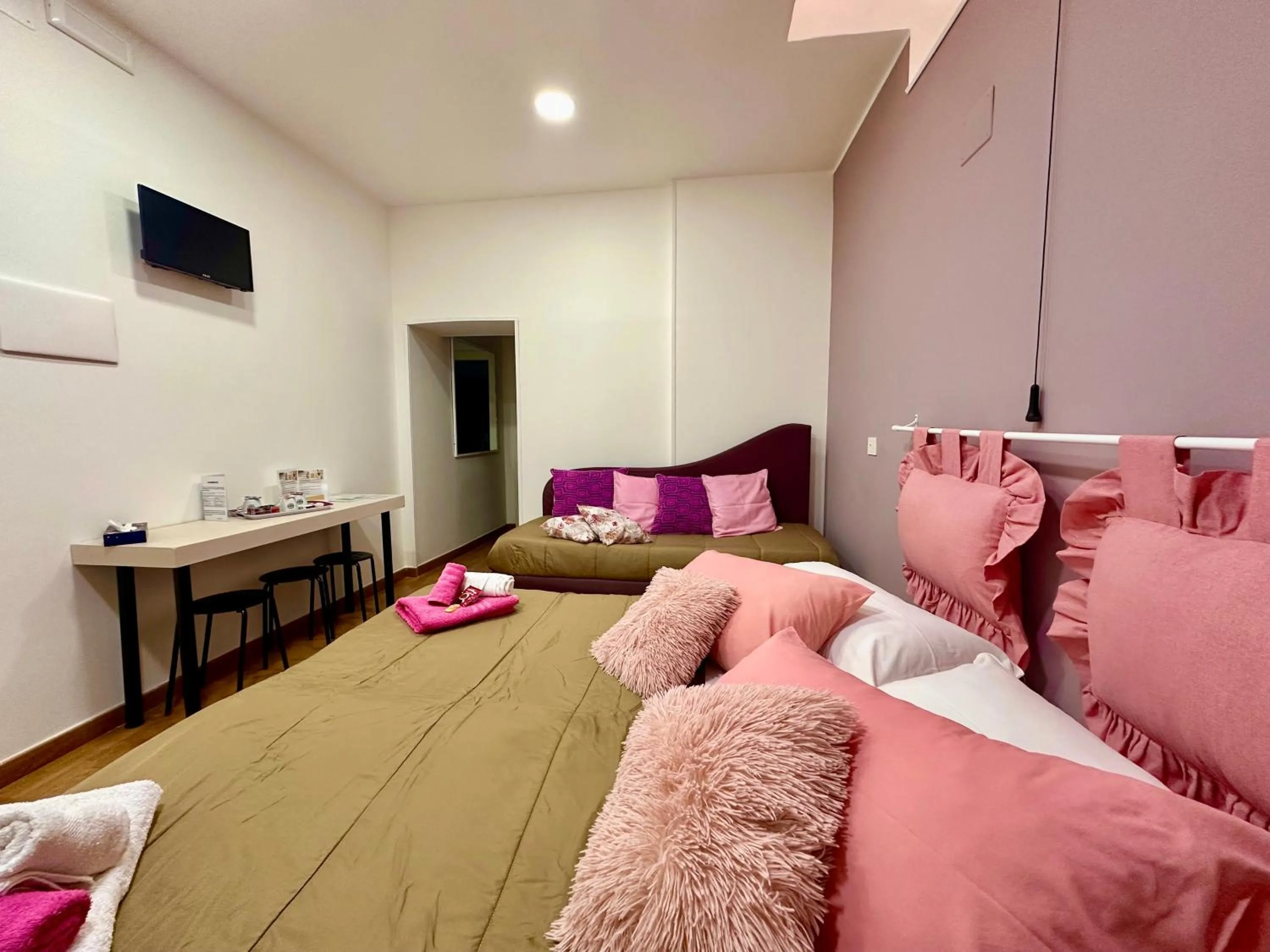 Bed in Sweet Dreams Napoli