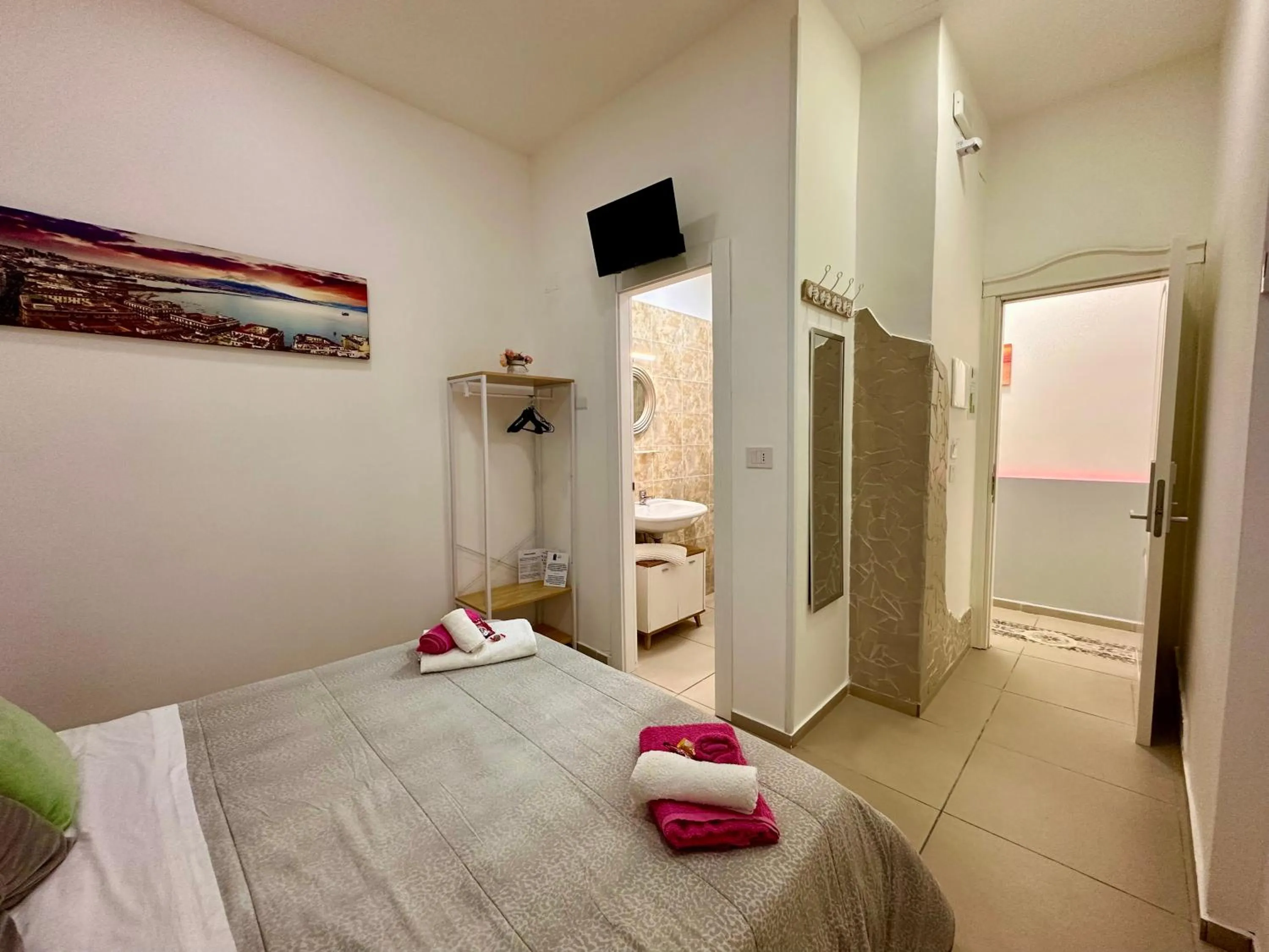 Photo of the whole room, Bed in Sweet Dreams Napoli