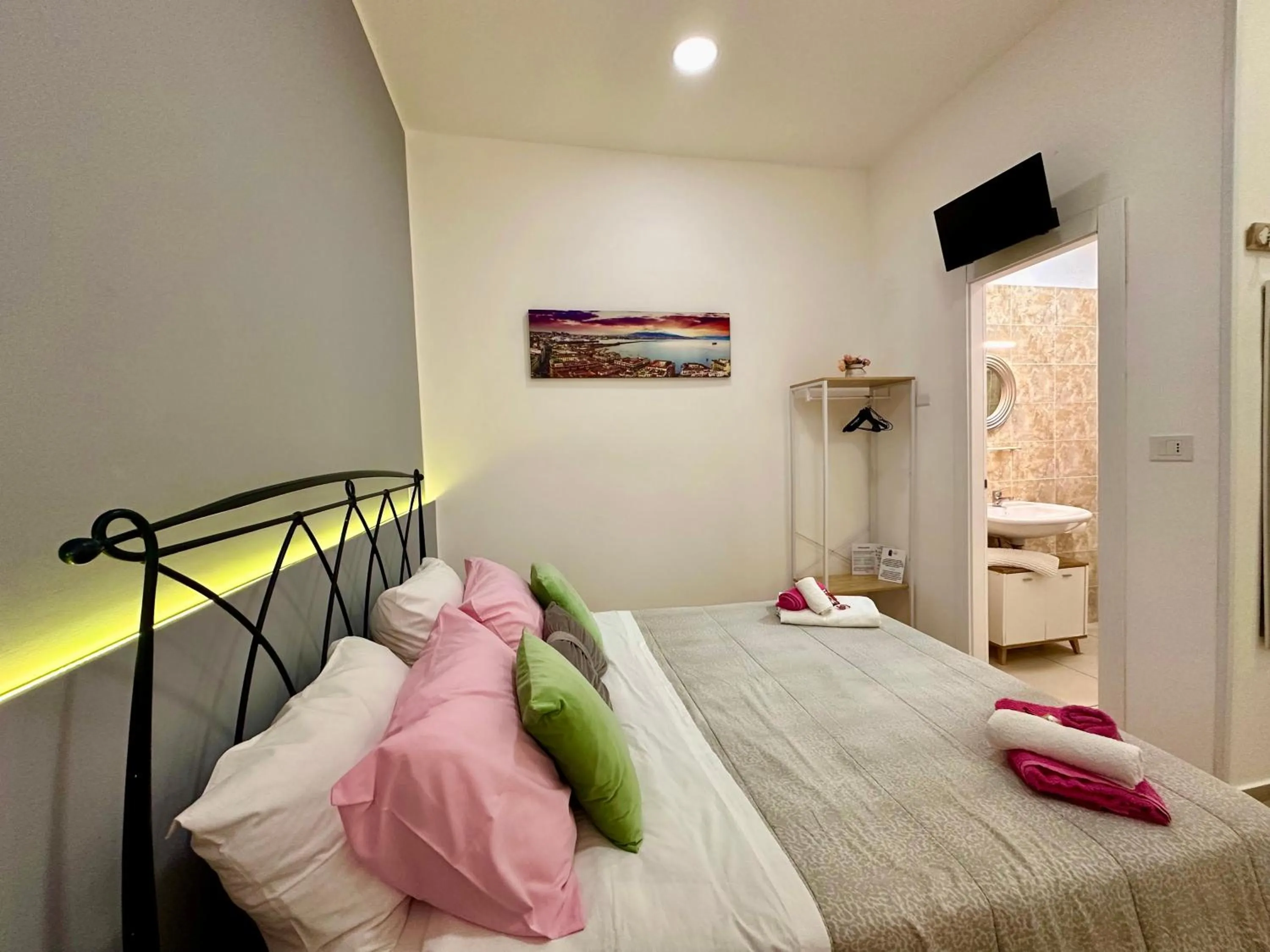 Bed in Sweet Dreams Napoli