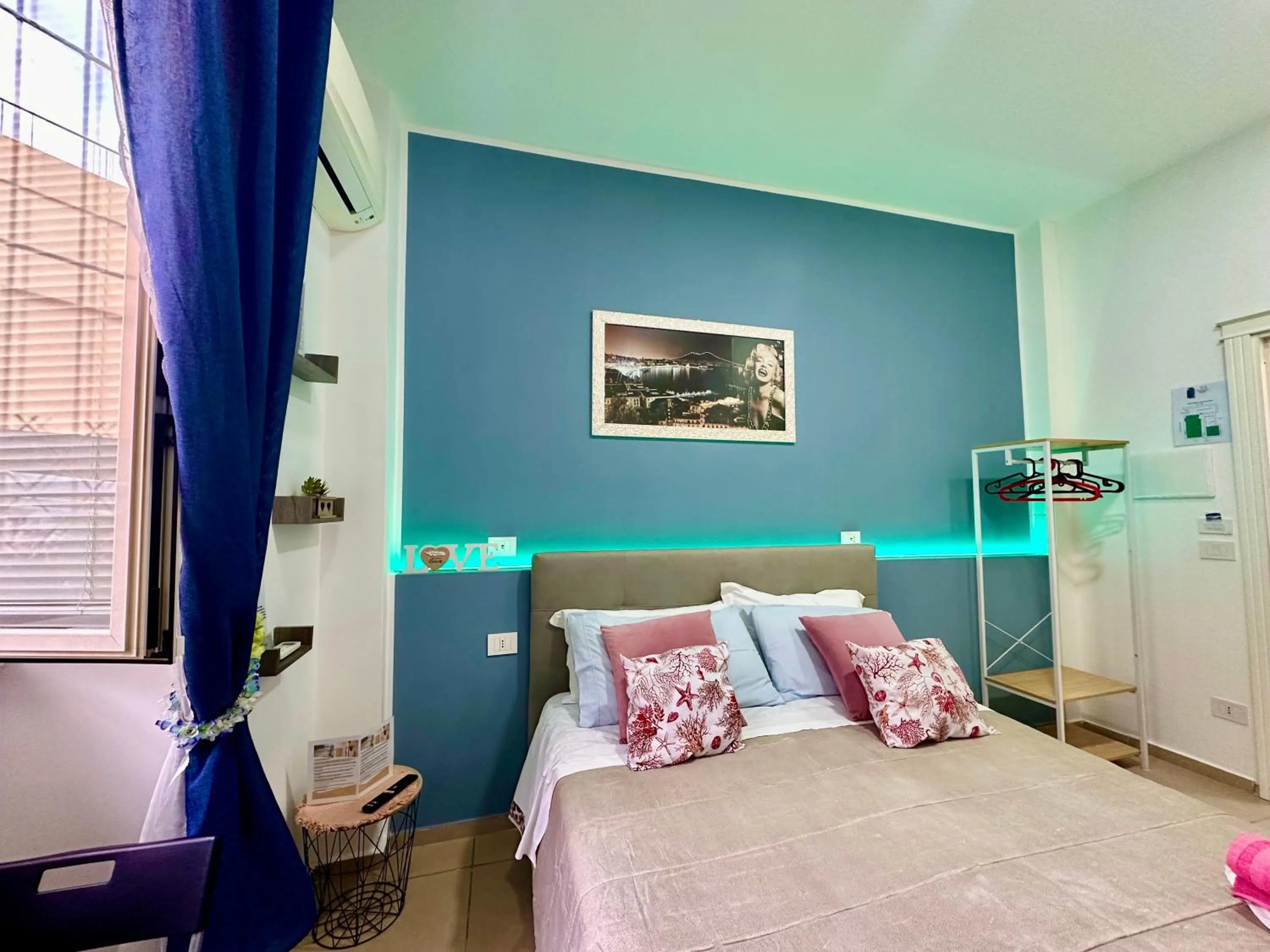 Bed in Sweet Dreams Napoli