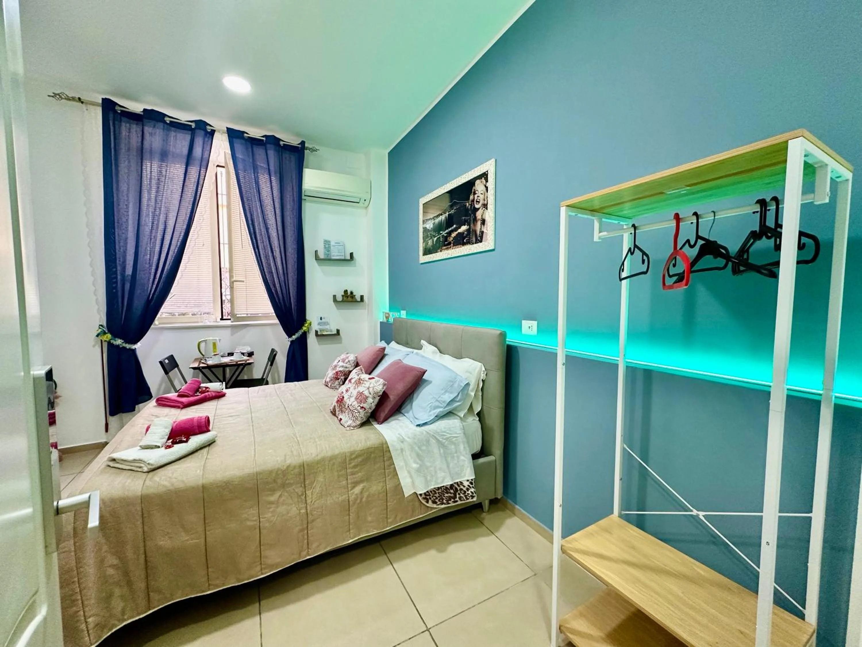 Bed in Sweet Dreams Napoli