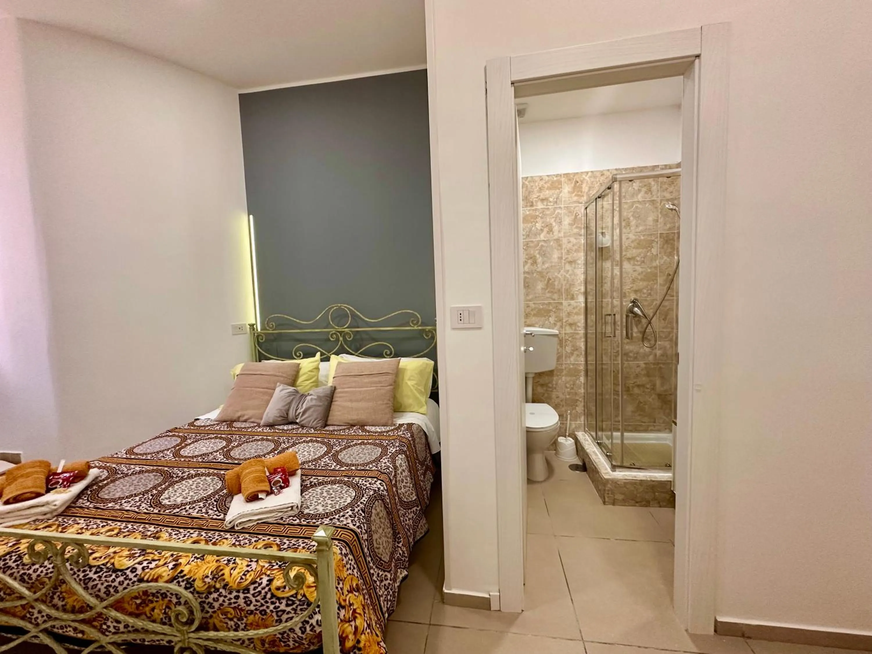 Bed in Sweet Dreams Napoli