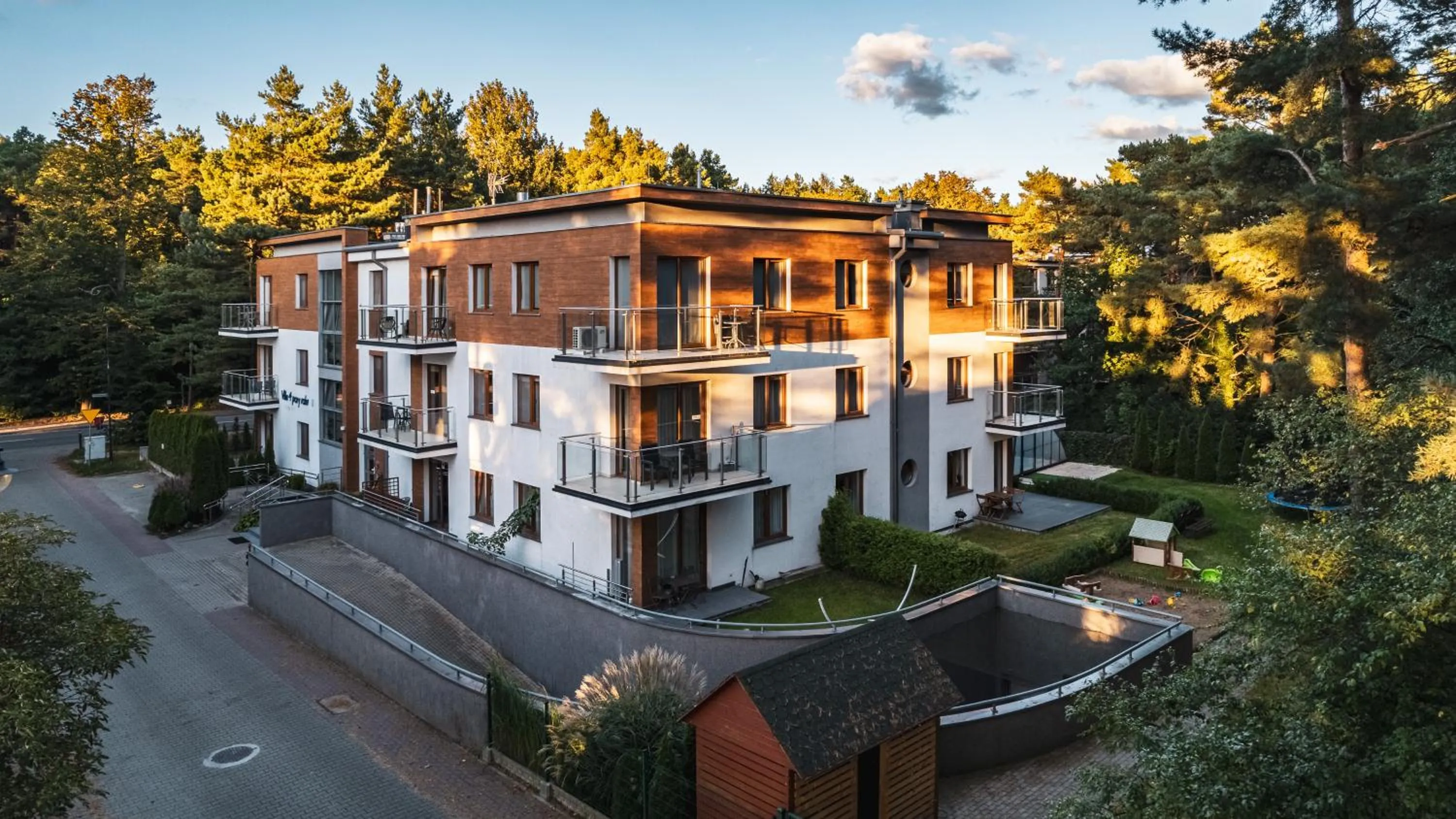 Property building in Villa Cztery Pory Roku, Sun & Snow