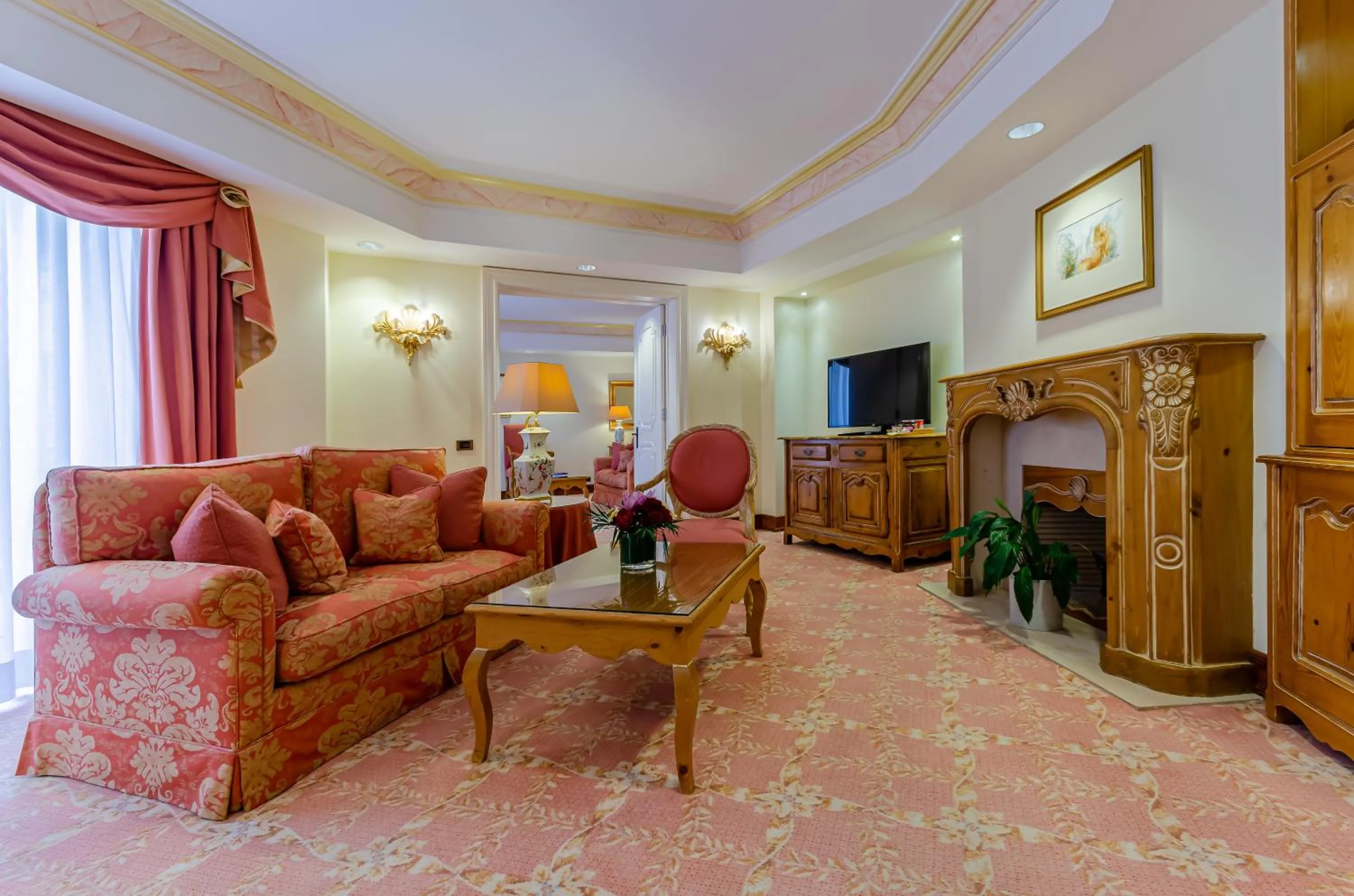 Living room in Olissippo Lapa Palace – The Leading Hotels of the World