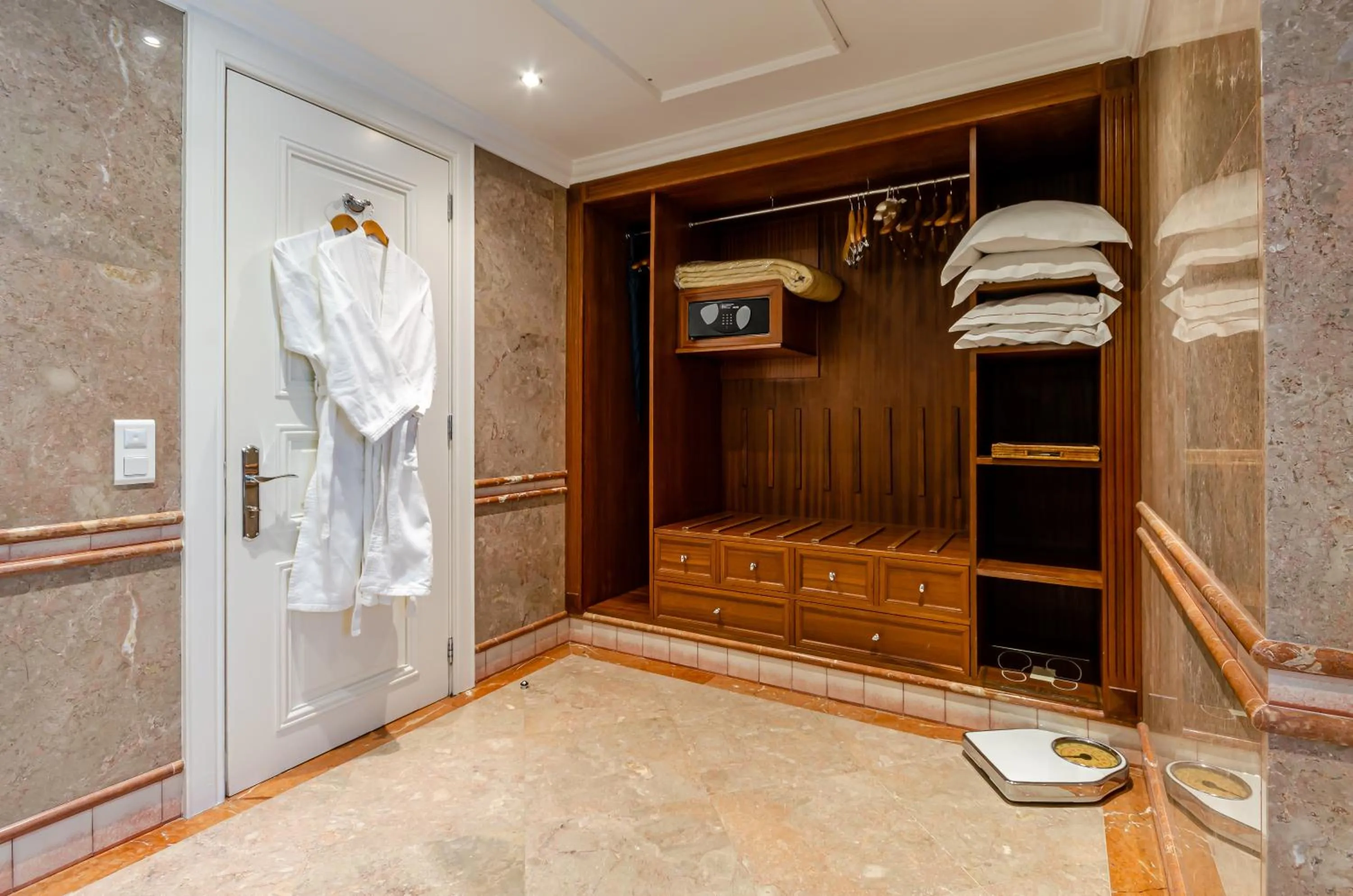 wardrobe in Olissippo Lapa Palace – The Leading Hotels of the World