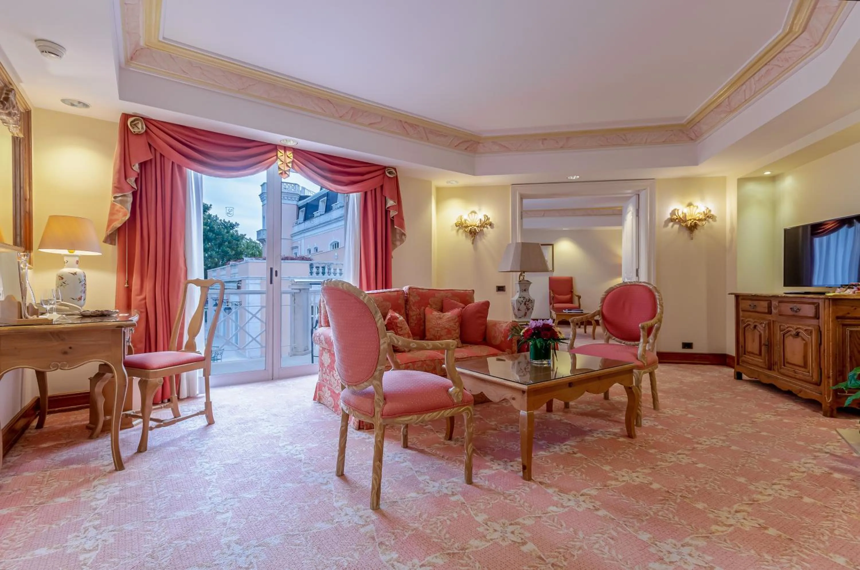 Living room in Olissippo Lapa Palace – The Leading Hotels of the World