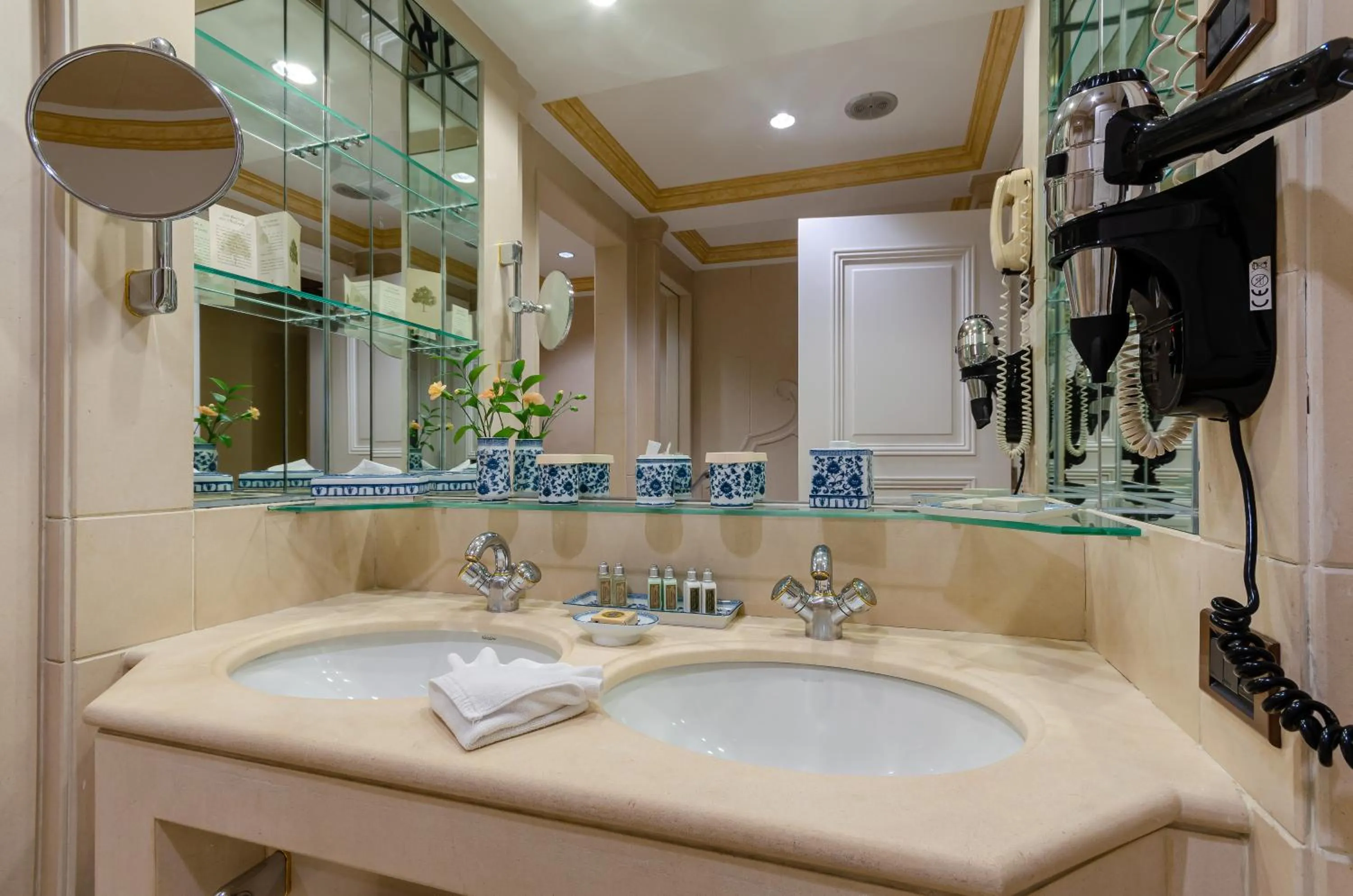 Bathroom in Olissippo Lapa Palace – The Leading Hotels of the World
