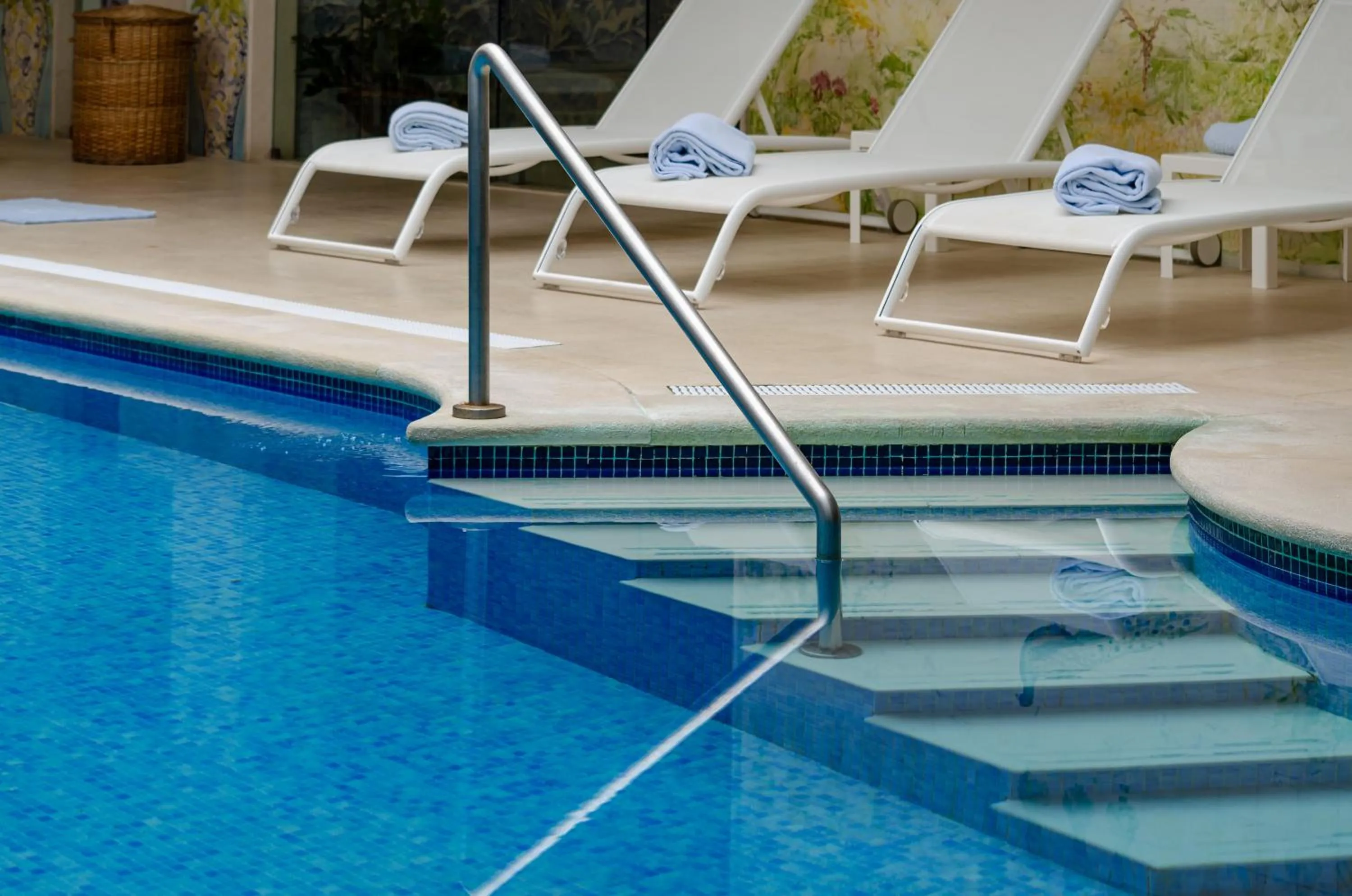 Swimming pool in Olissippo Lapa Palace – The Leading Hotels of the World