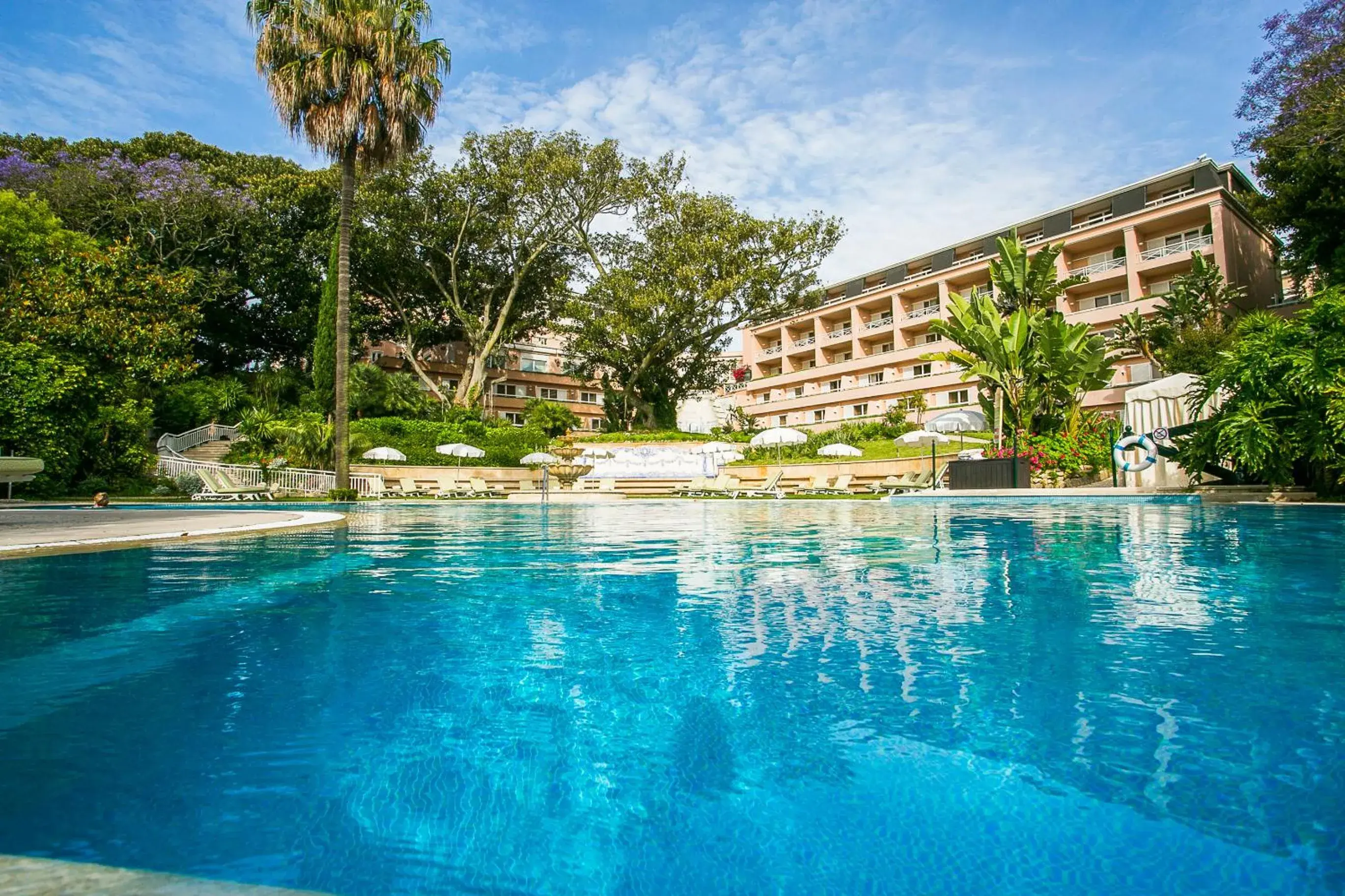 Swimming pool in Olissippo Lapa Palace – The Leading Hotels of the World Swimming pool in Olissippo Lapa Palace – The Leading Hotels of the World