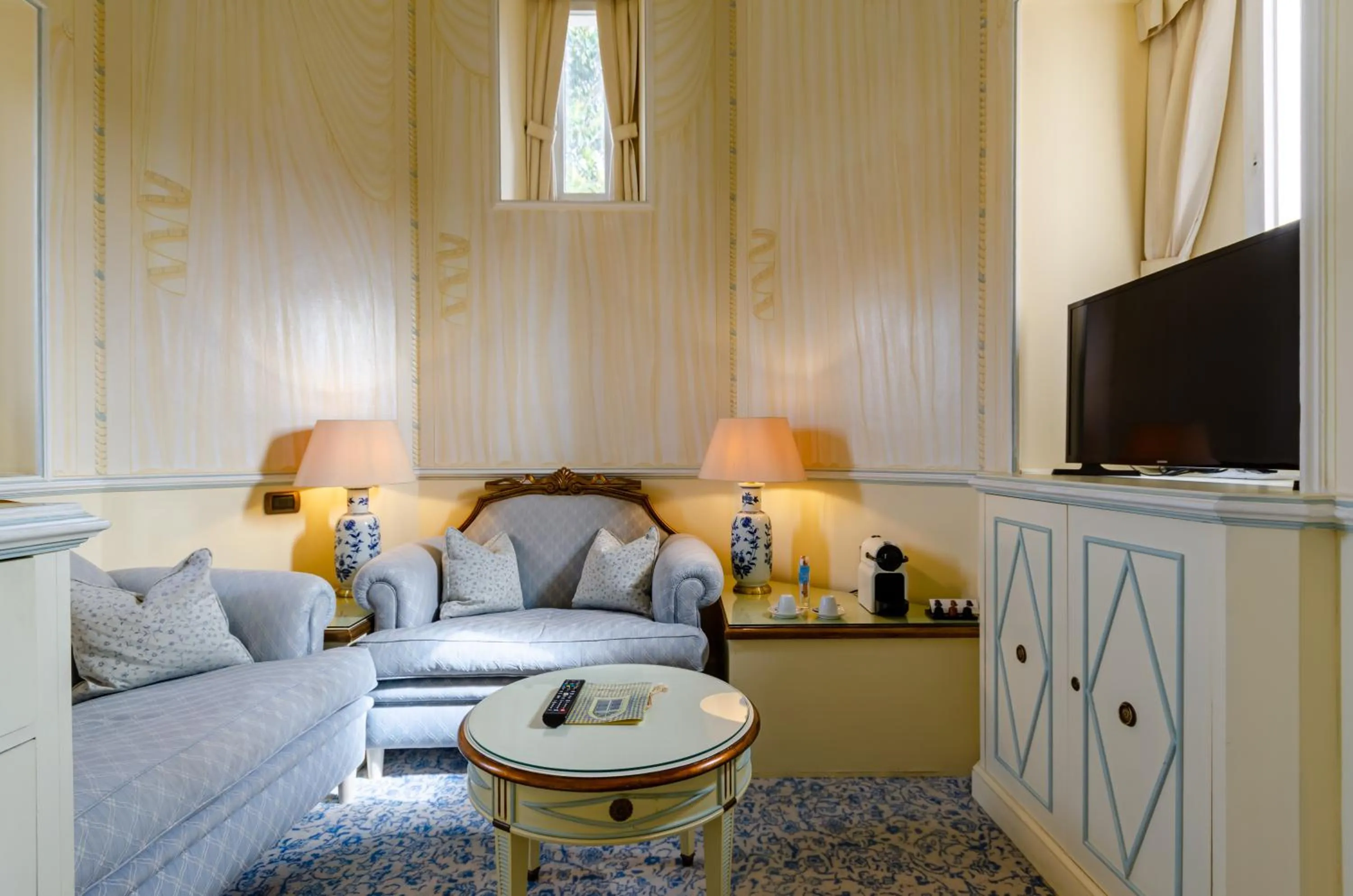 Living room in Olissippo Lapa Palace – The Leading Hotels of the World