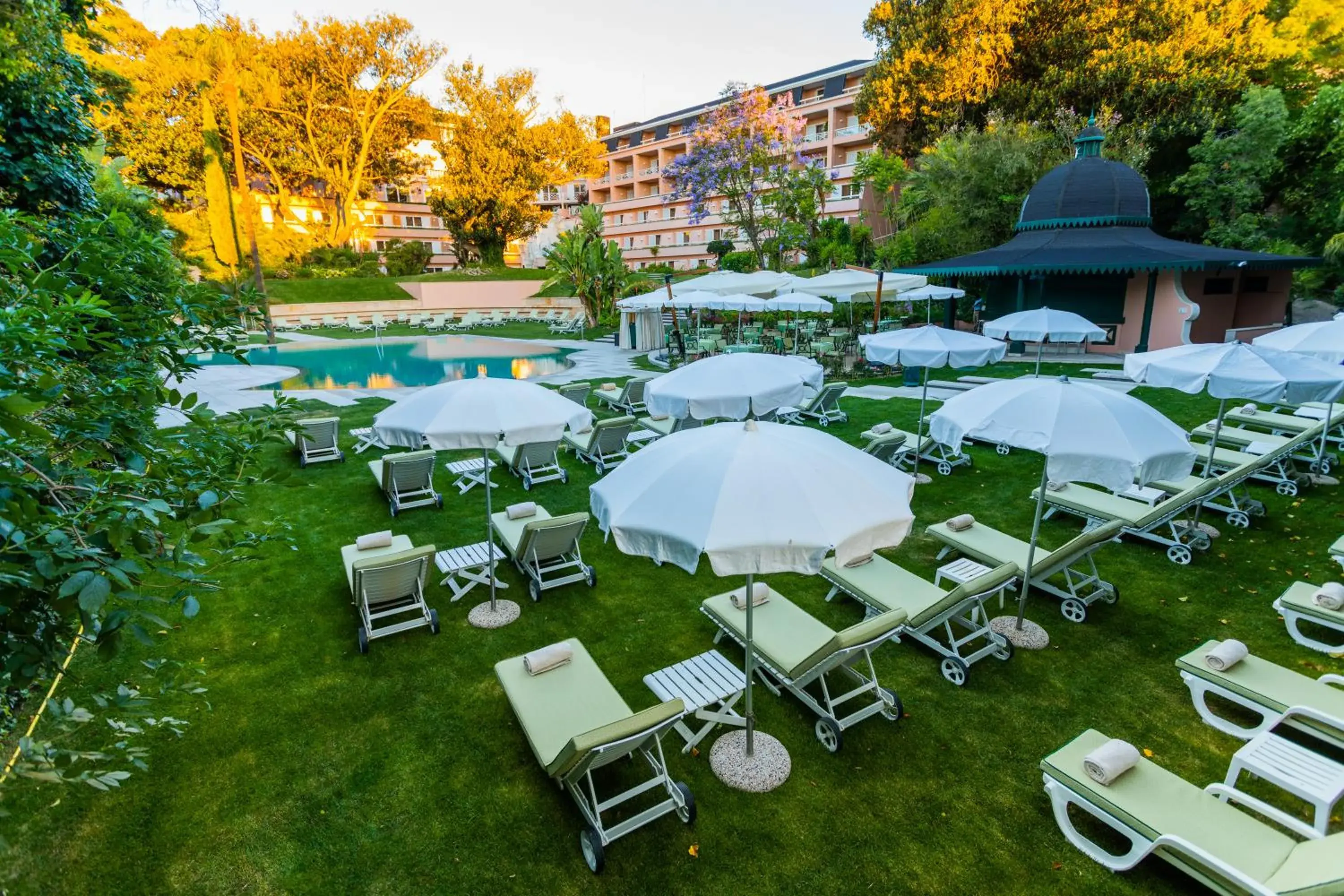 Pool view in Olissippo Lapa Palace – The Leading Hotels of the World Pool view in Olissippo Lapa Palace – The Leading Hotels of the World