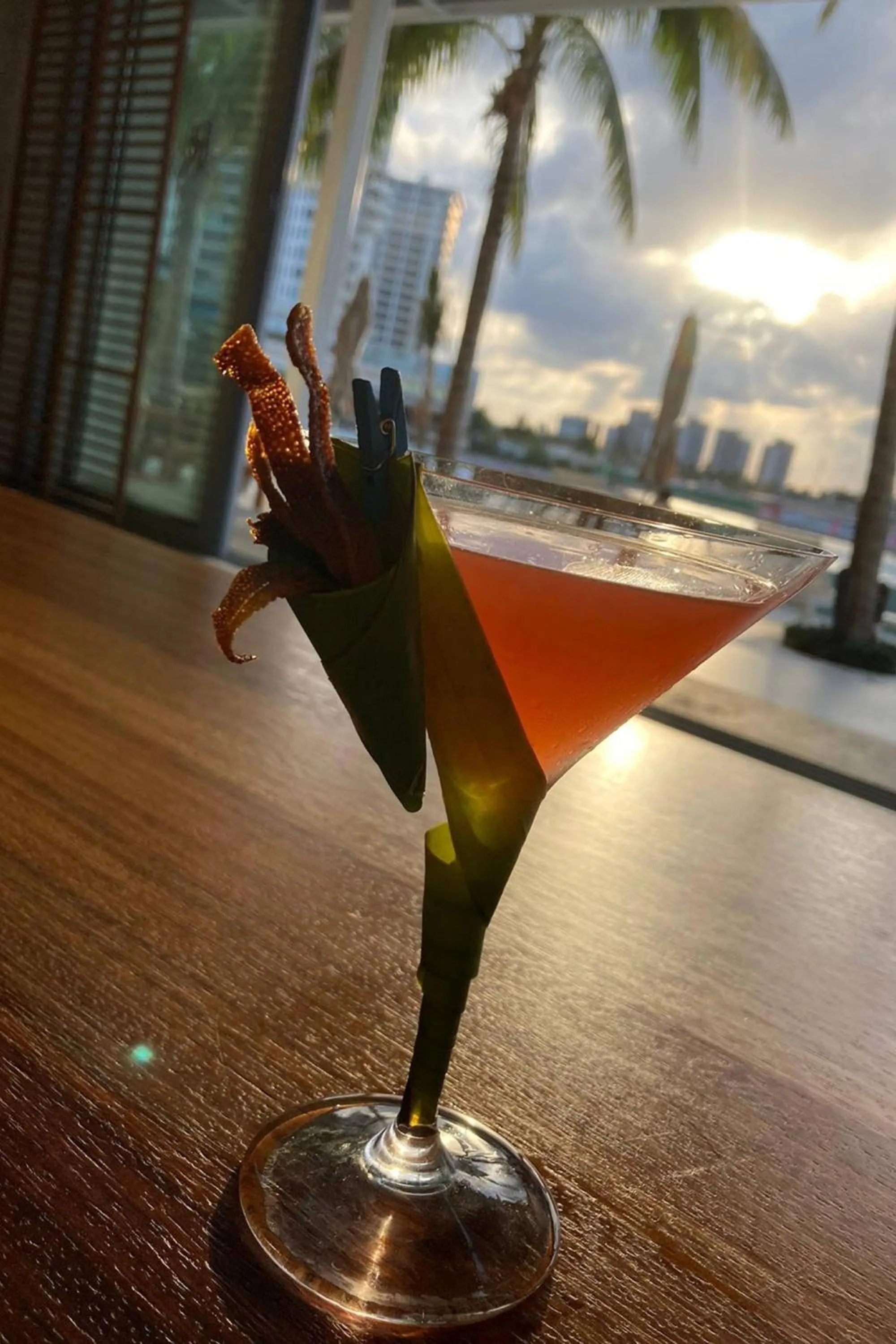 Lounge or bar in Renaissance Cancun Resort & Marina