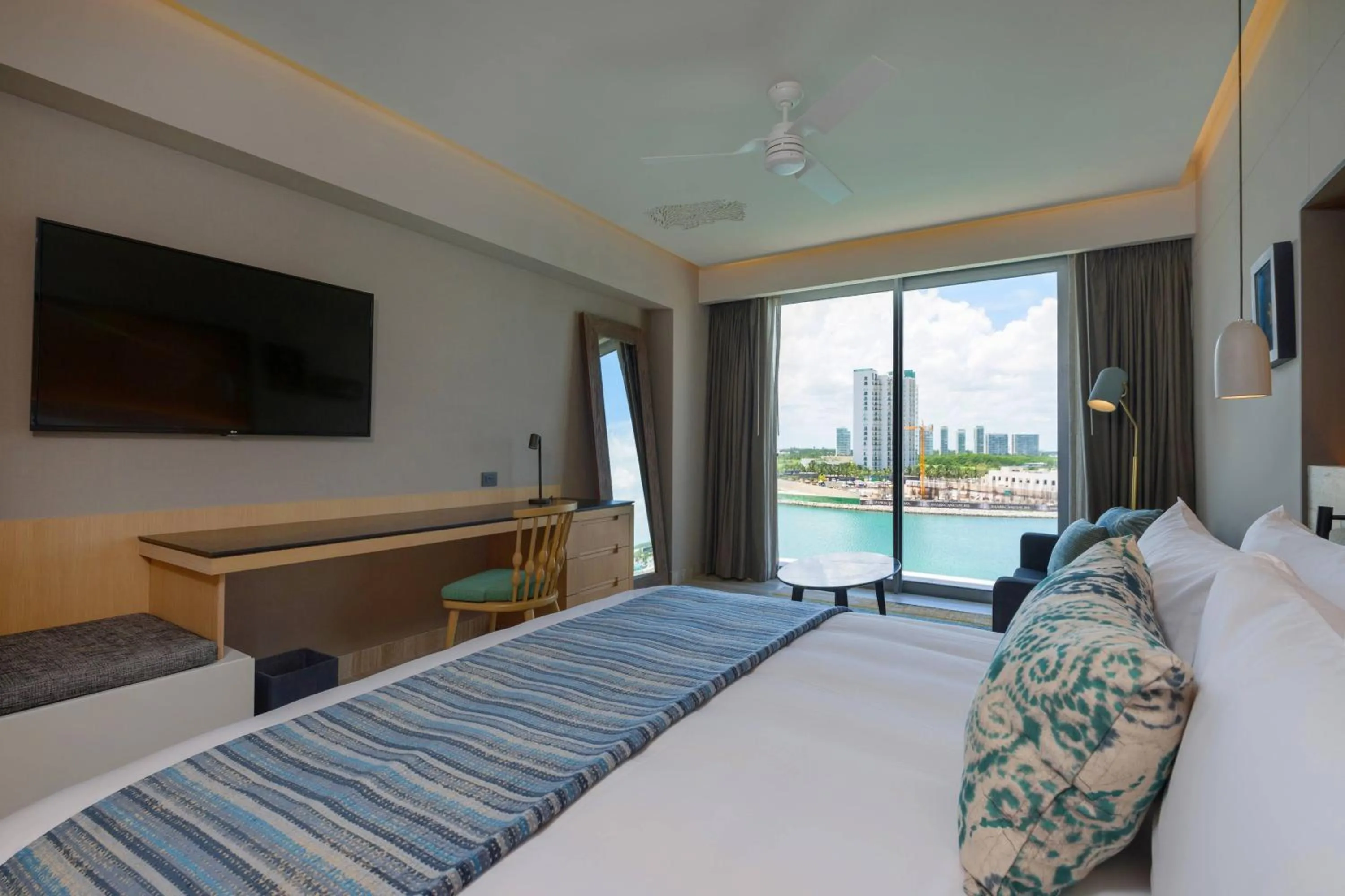 Photo of the whole room, Bed in Renaissance Cancun Resort & Marina