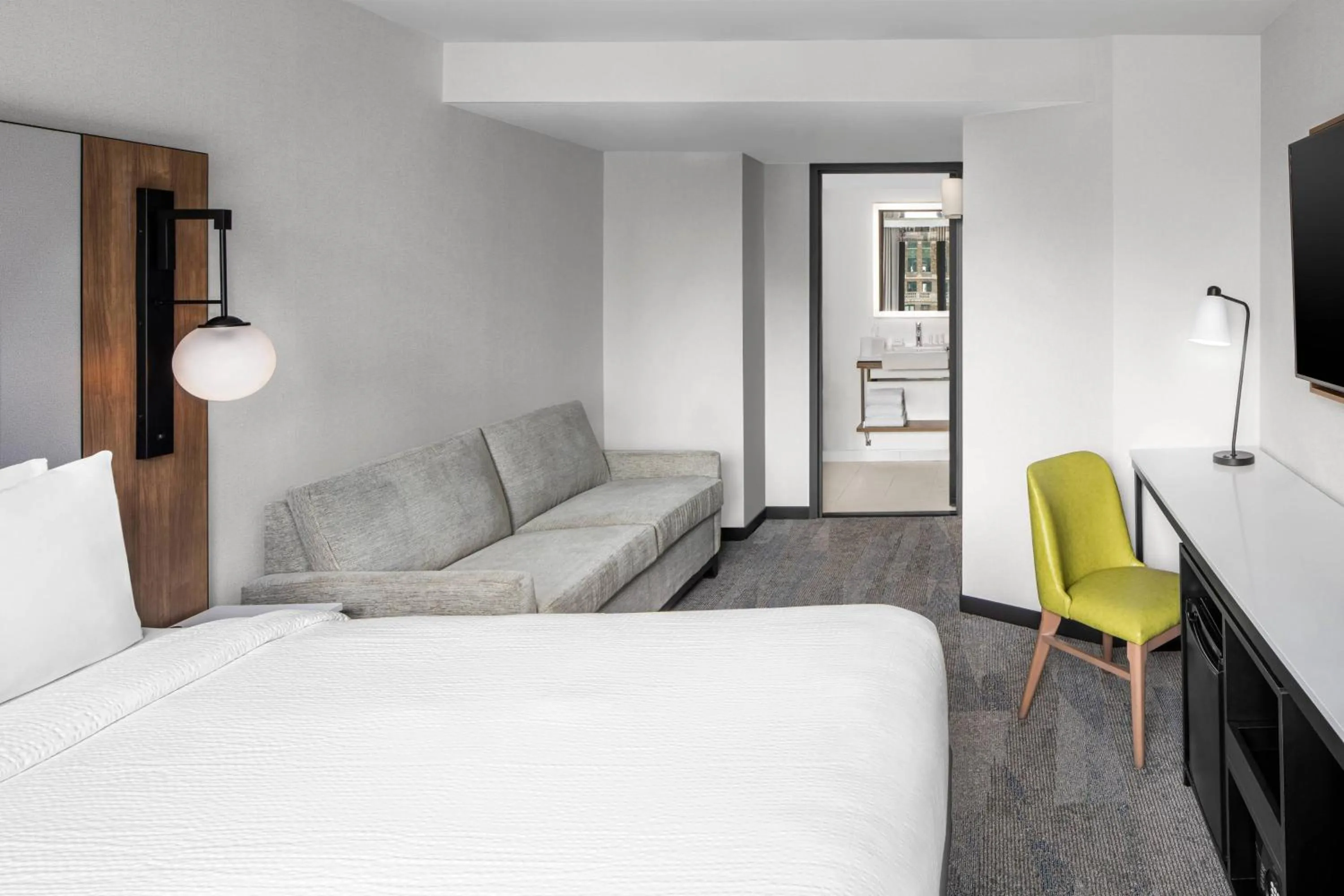 Photo of the whole room, Bed in Fairfield Inn & Suites by Marriott New York Manhattan/Times Square South