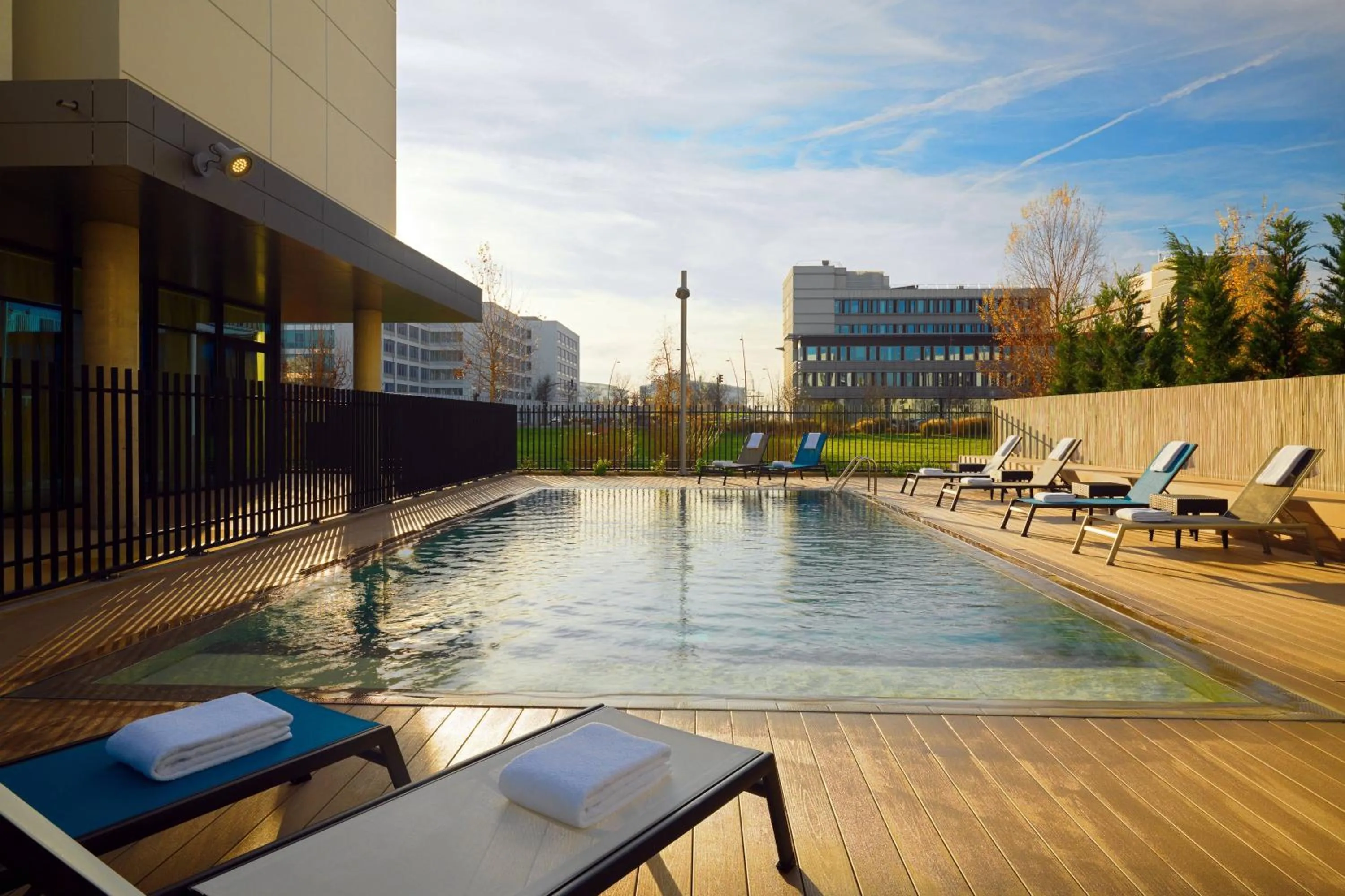 Swimming pool in Residence Inn by Marriott Toulouse-Blagnac