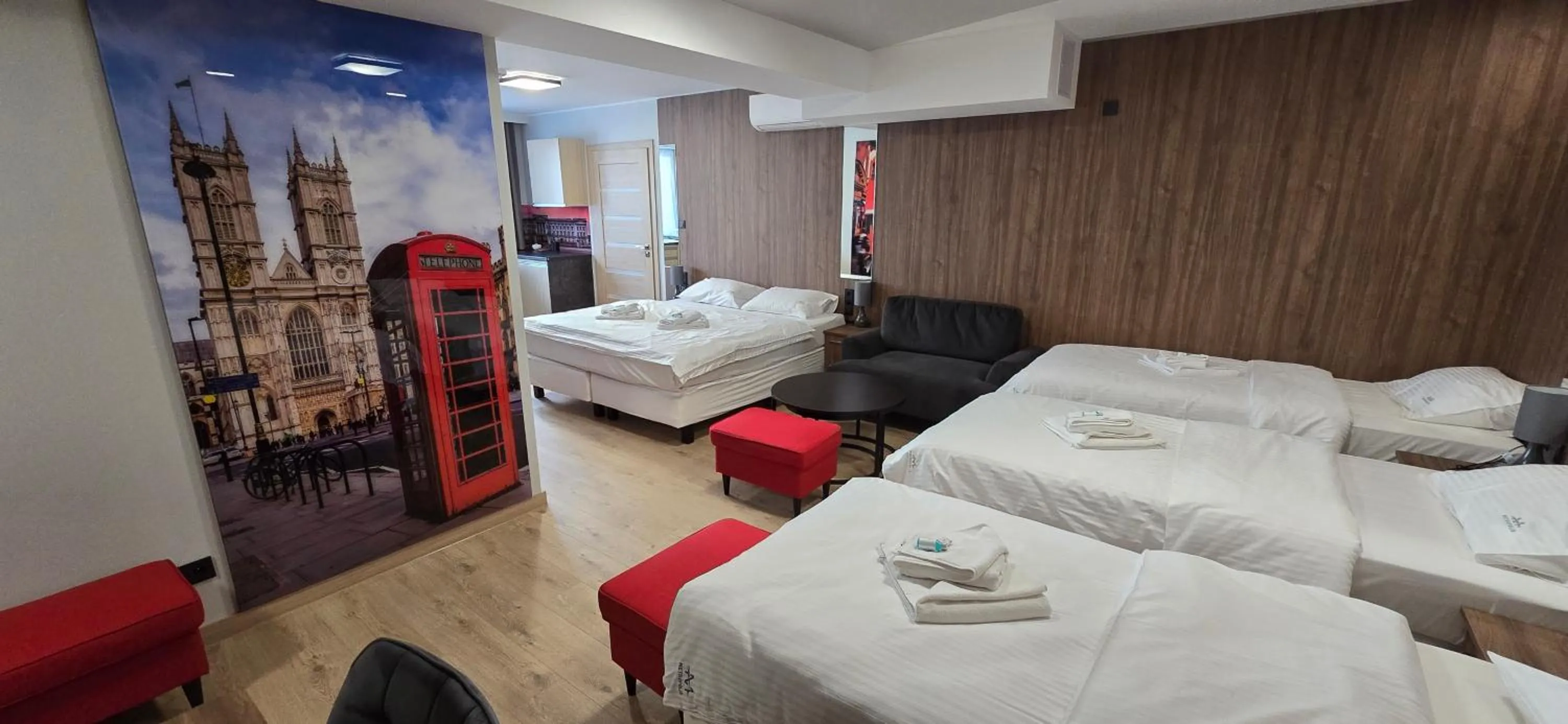 Bed in Metropolis Apartamenty Centrum