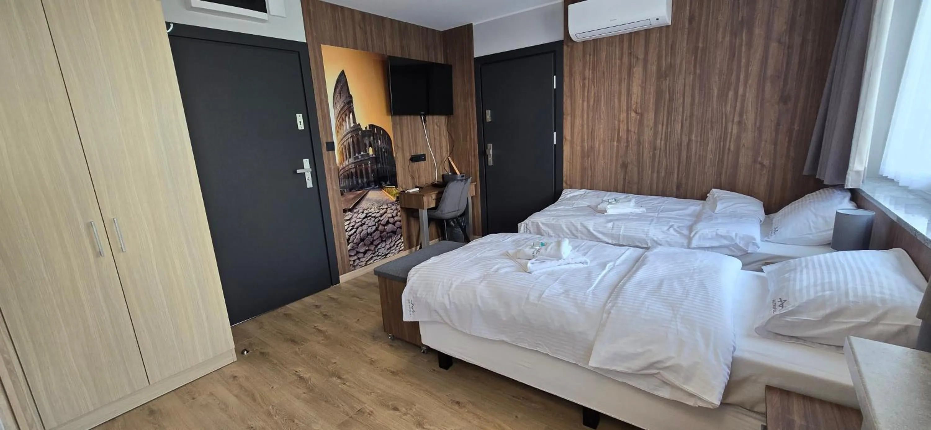 Bed in Metropolis Apartamenty Centrum