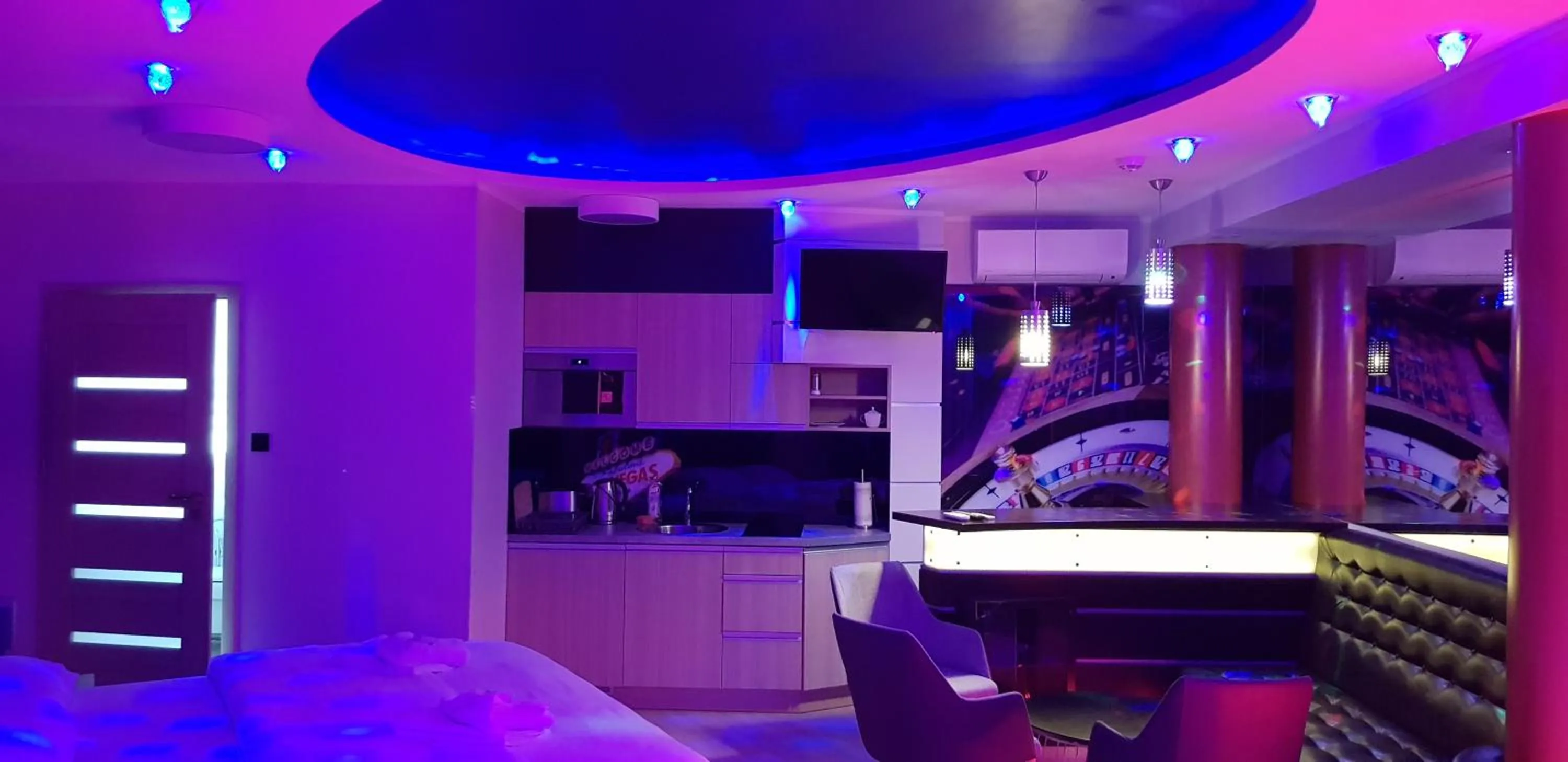 TV and multimedia, Bed in Metropolis Apartamenty Centrum