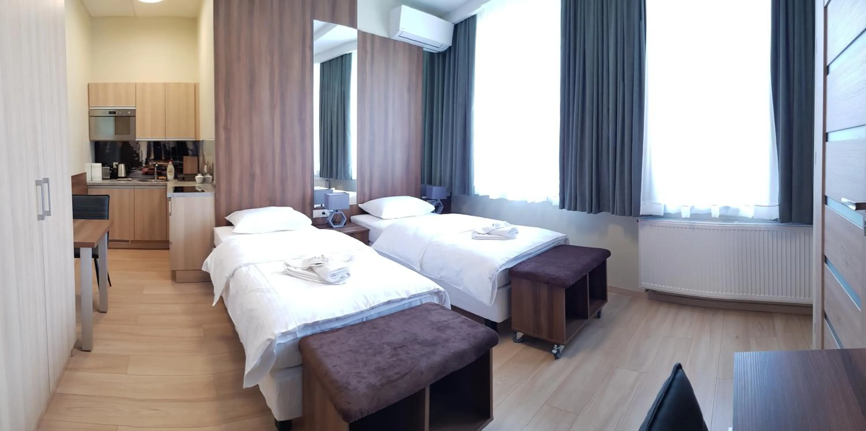 Bed in Metropolis Apartamenty Centrum