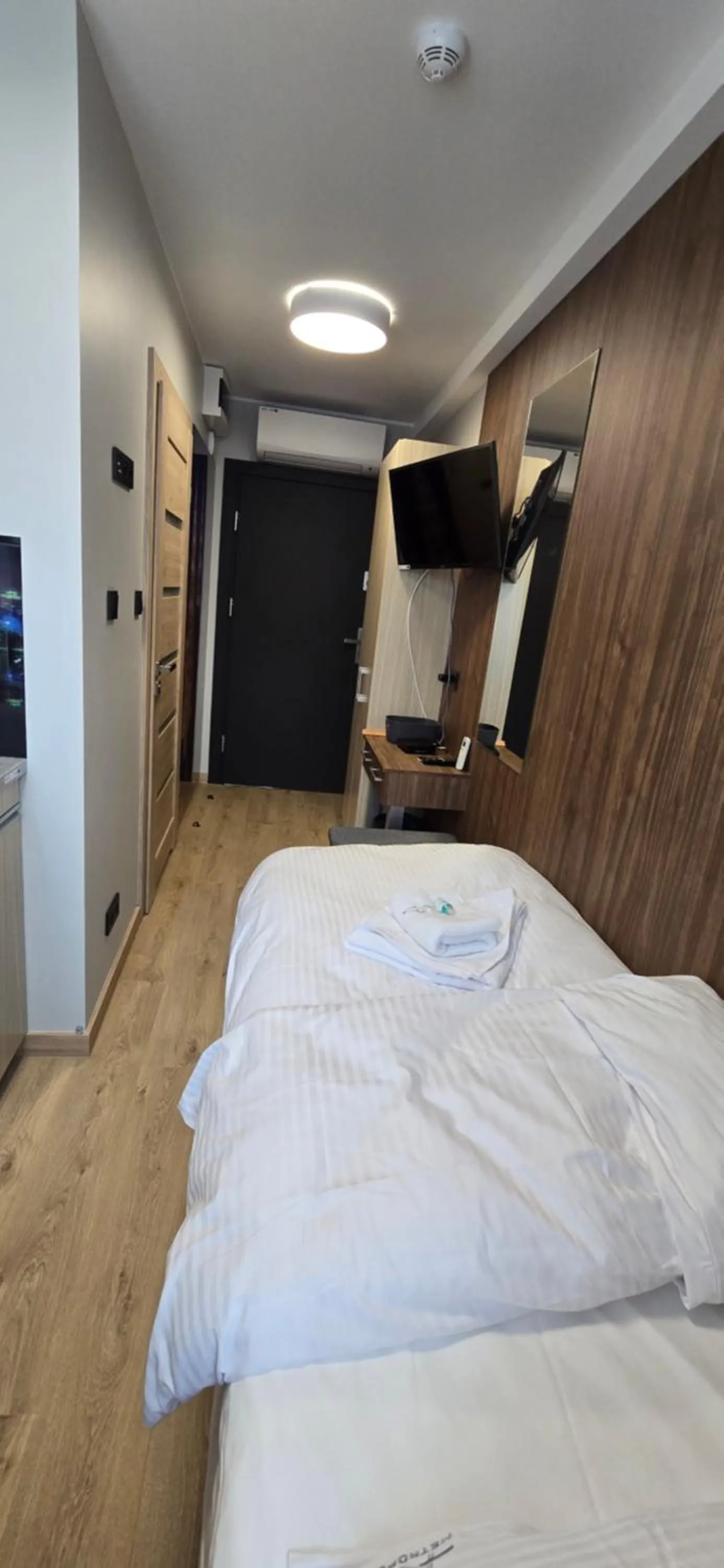 Bed in Metropolis Apartamenty Centrum