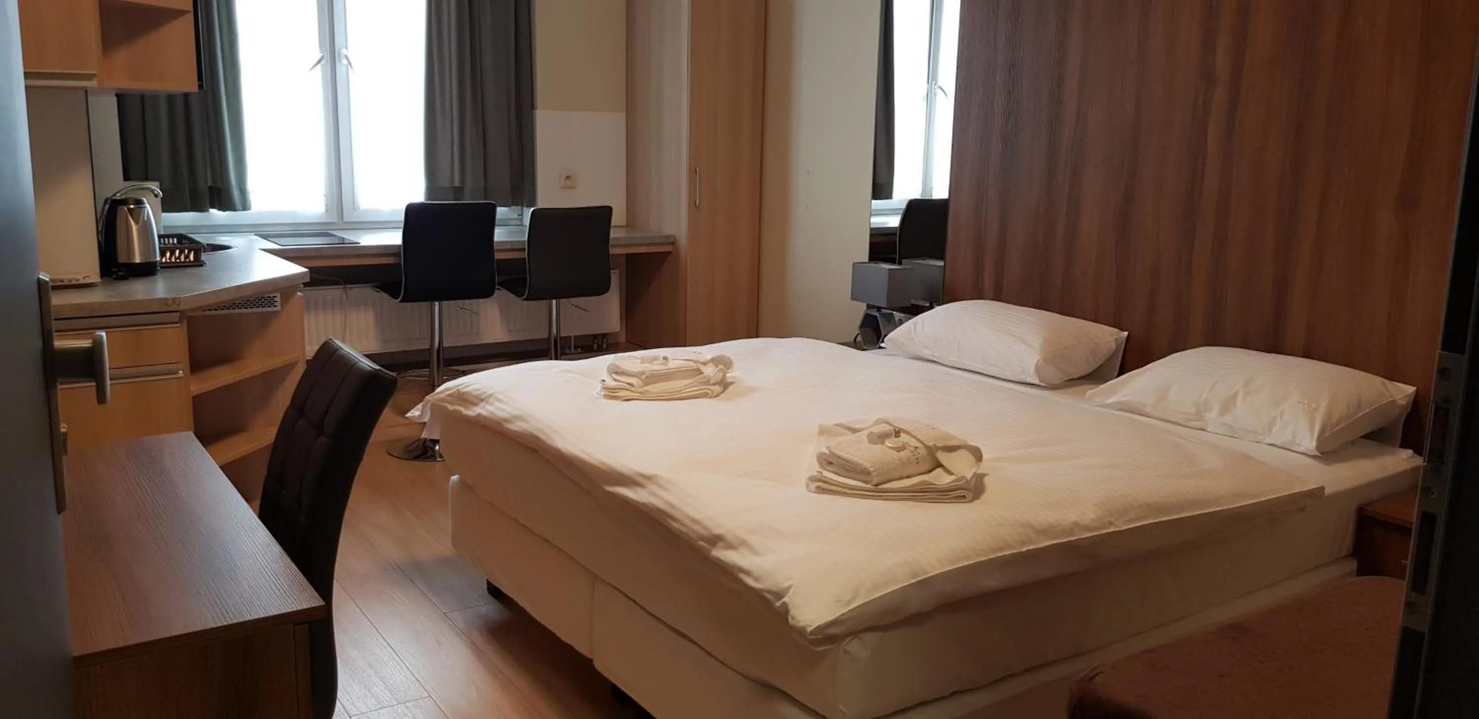 Bed in Metropolis Apartamenty Centrum