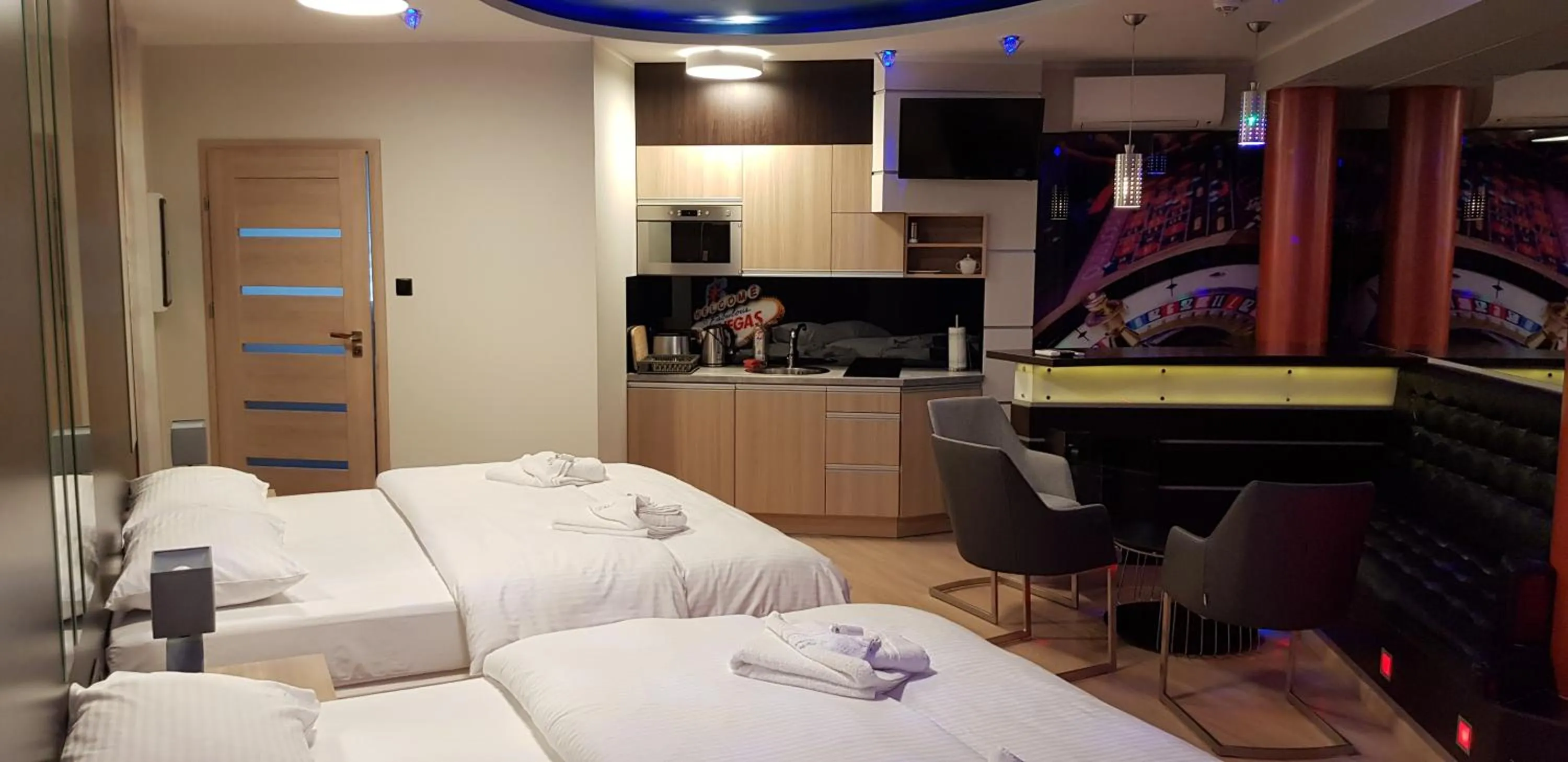 Bed in Metropolis Apartamenty Centrum