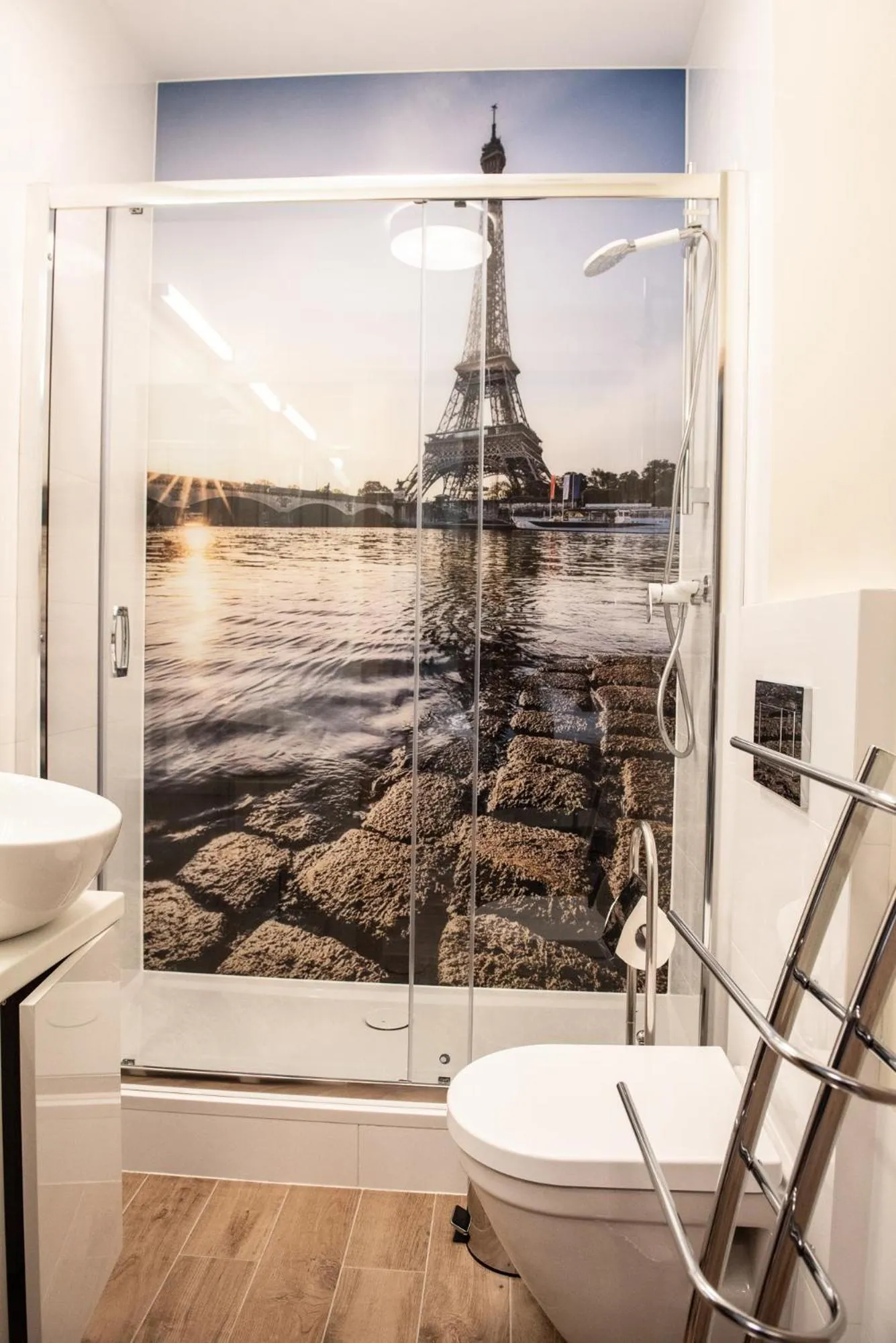 Shower in Metropolis Apartamenty Centrum